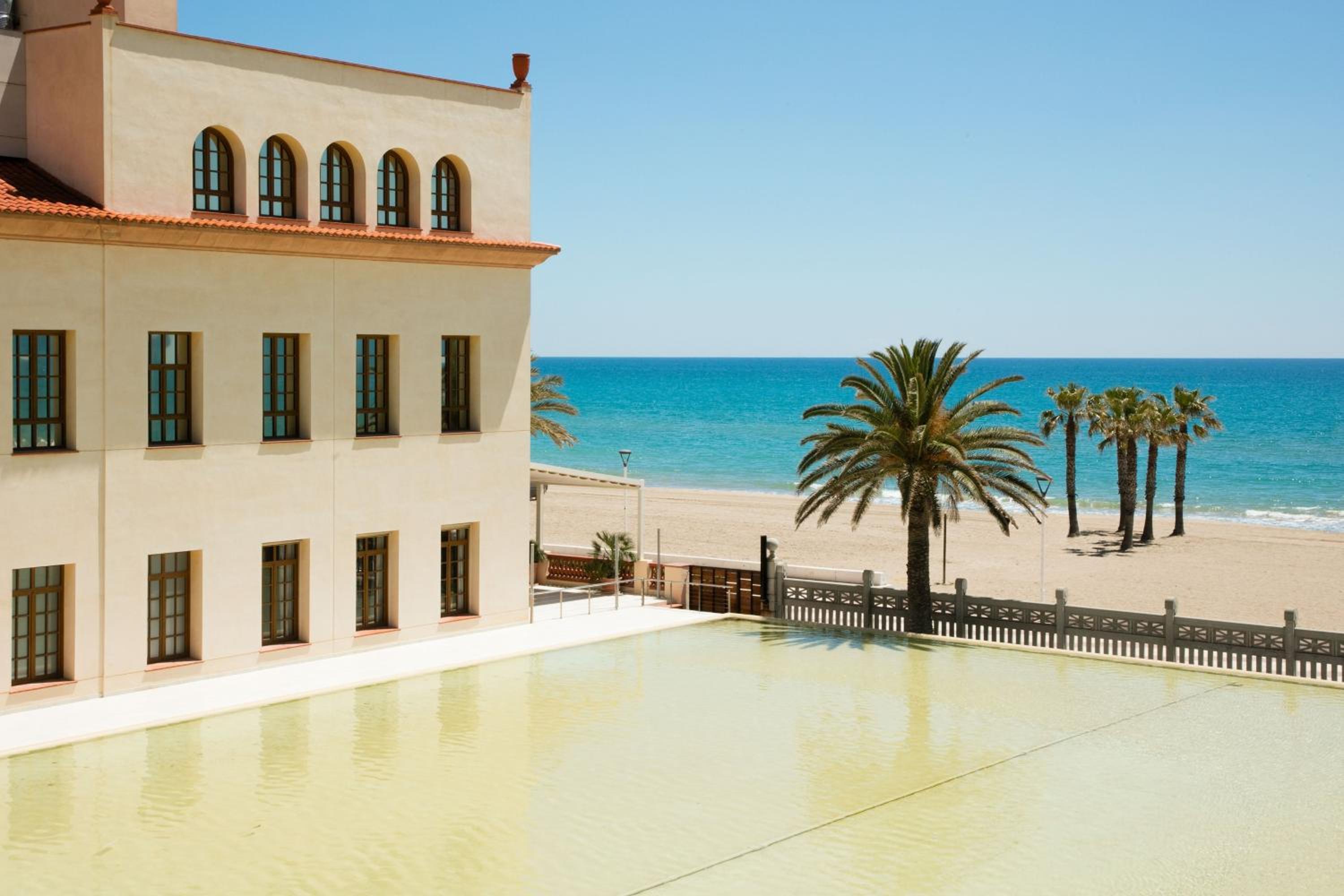 Superior Twin Room with Balcony and Partial Sea View