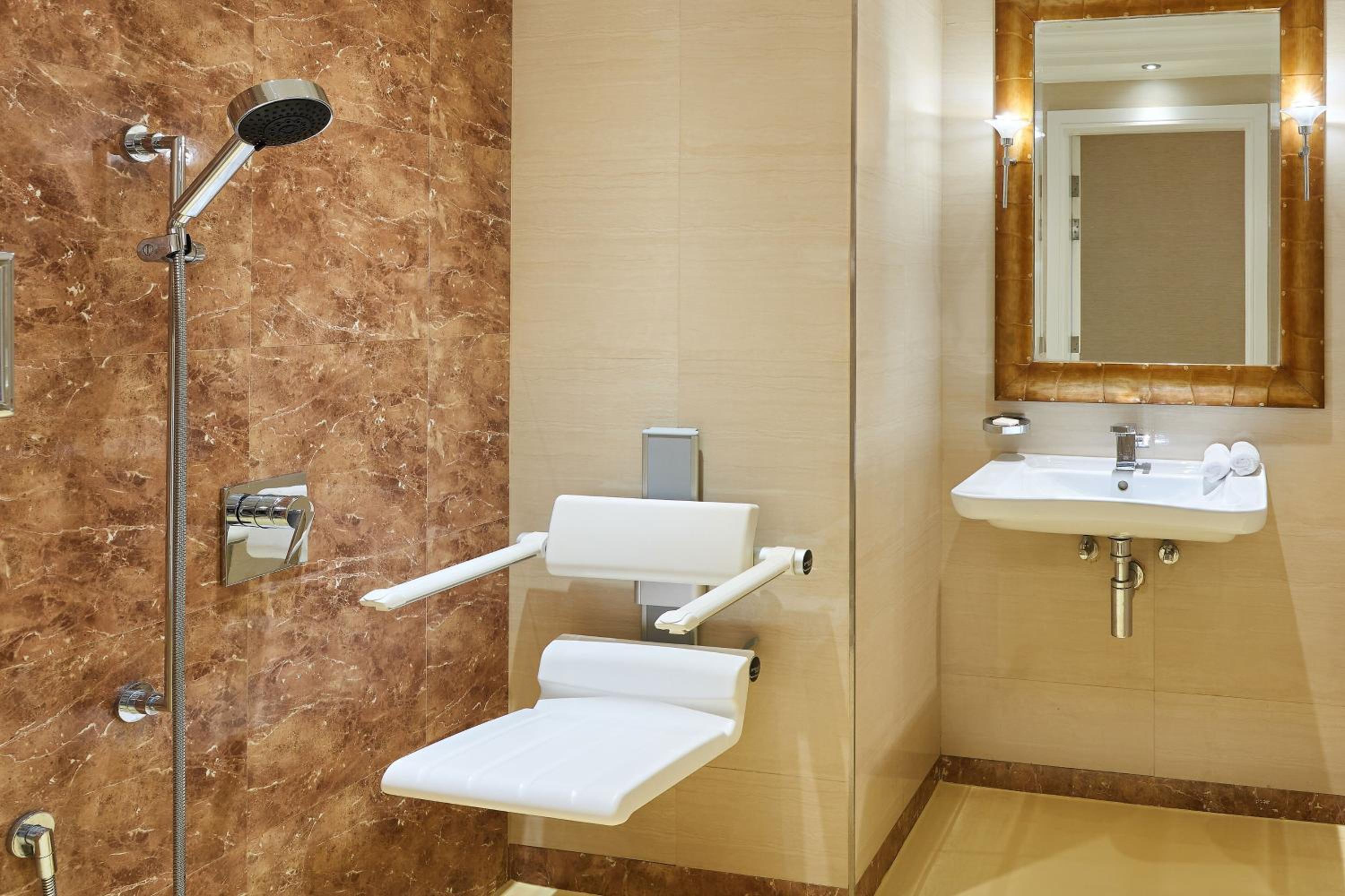 Deluxe Guest room, 1 King, Pool & City view, Balcony - Photo 4