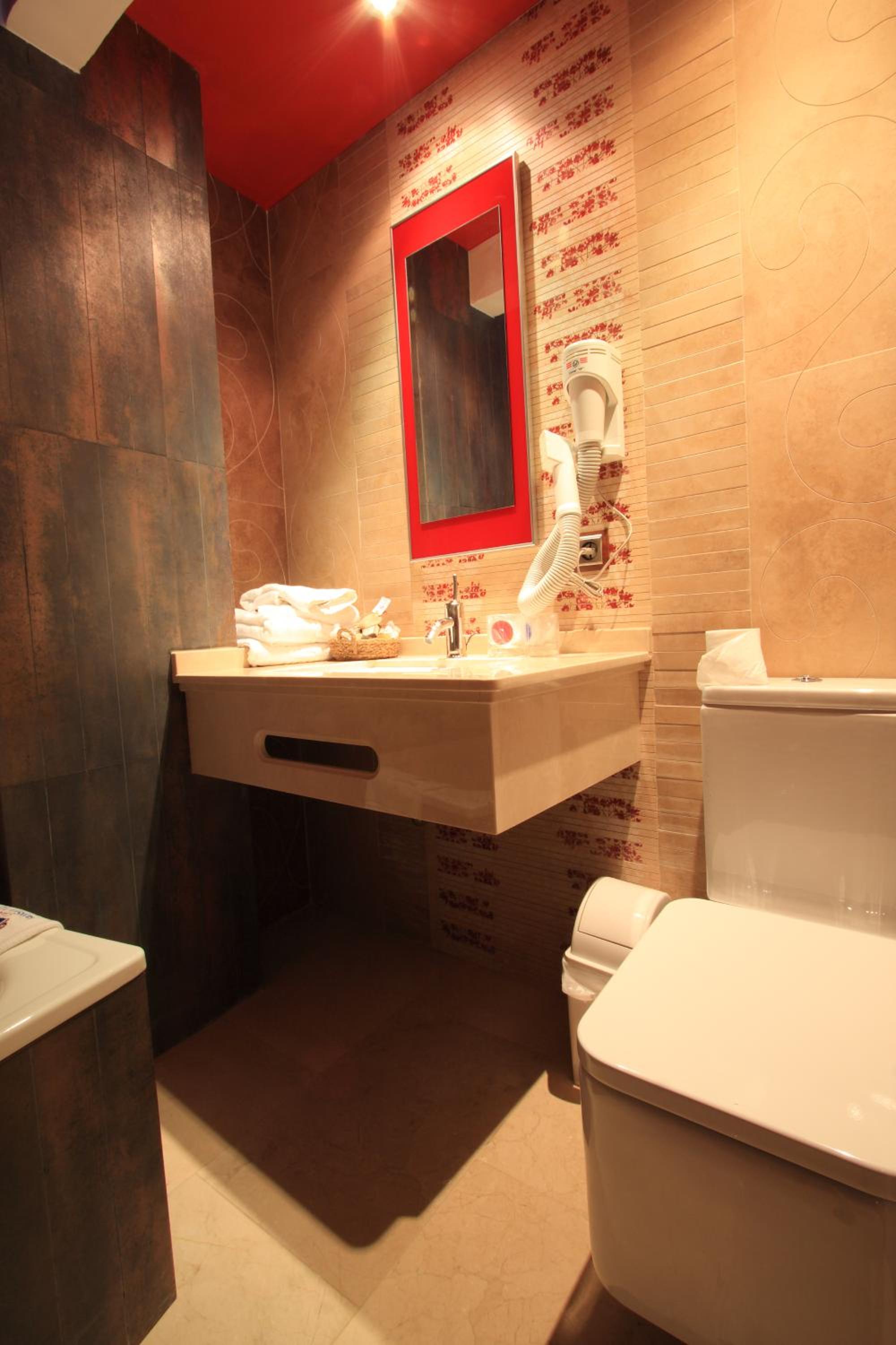2- Bedroom Apartment Suite with Complimentary Spa Access - Photo 8