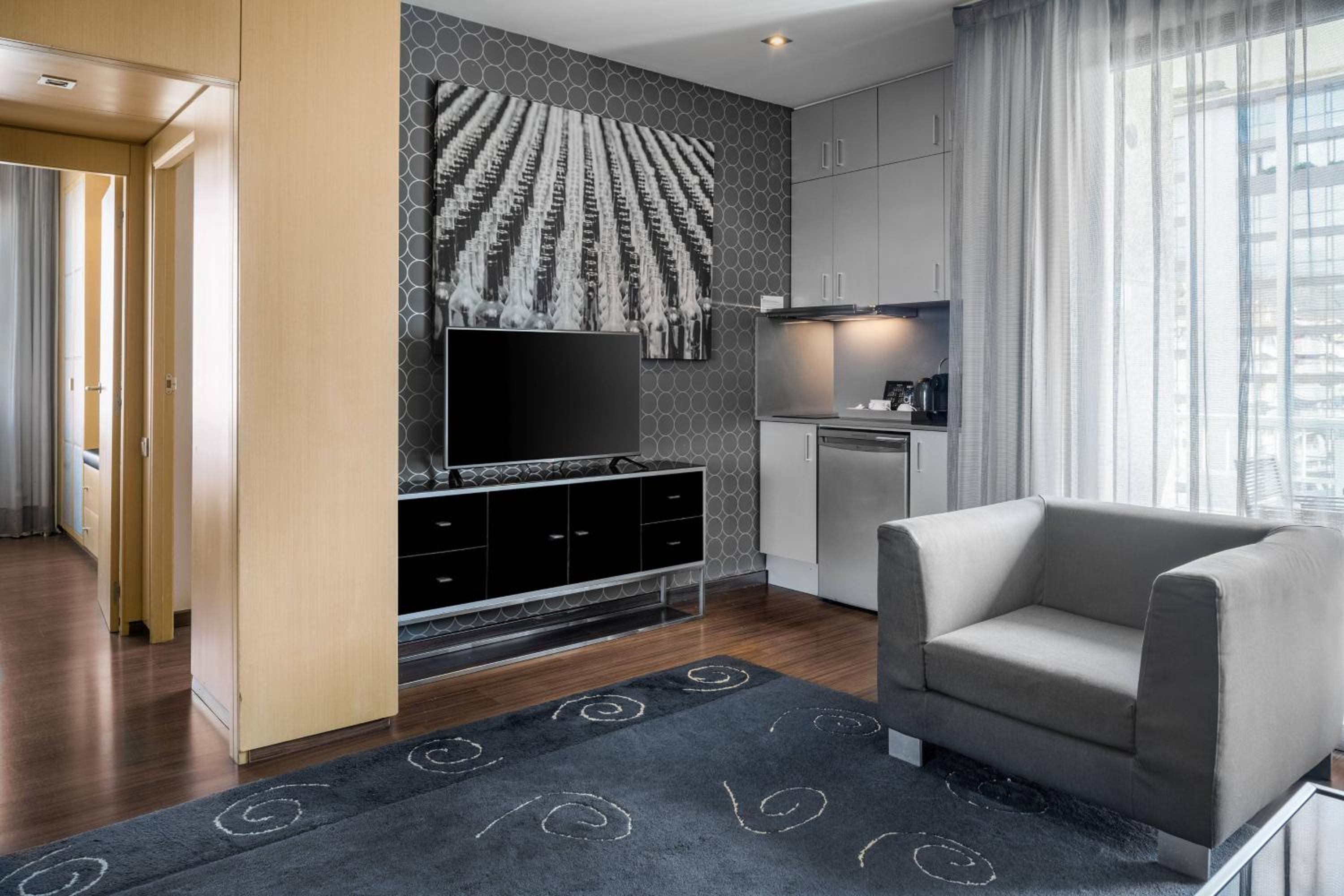 Two-Bedroom Suite with One King and Two Twin Beds