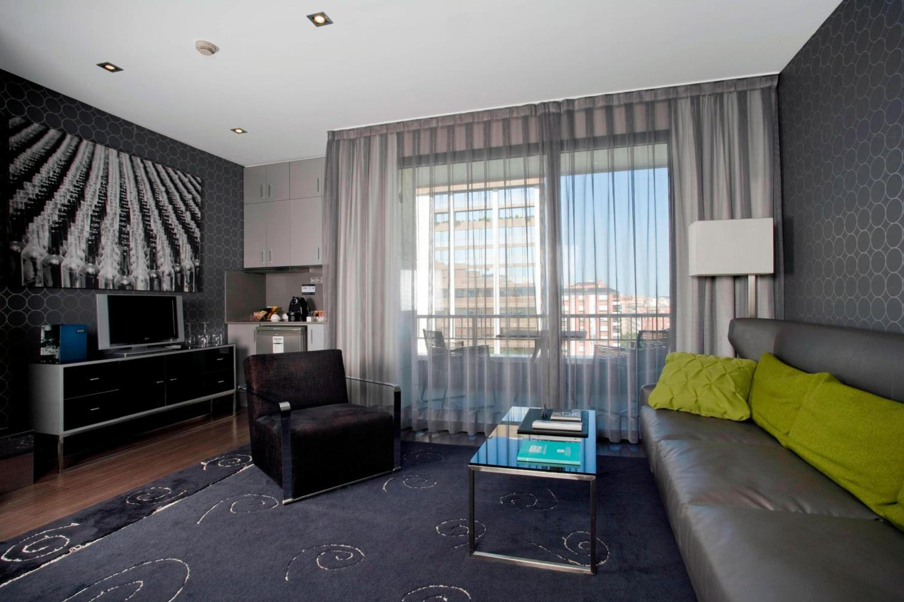 Two-Bedroom Suite with One King and Two Twin Beds