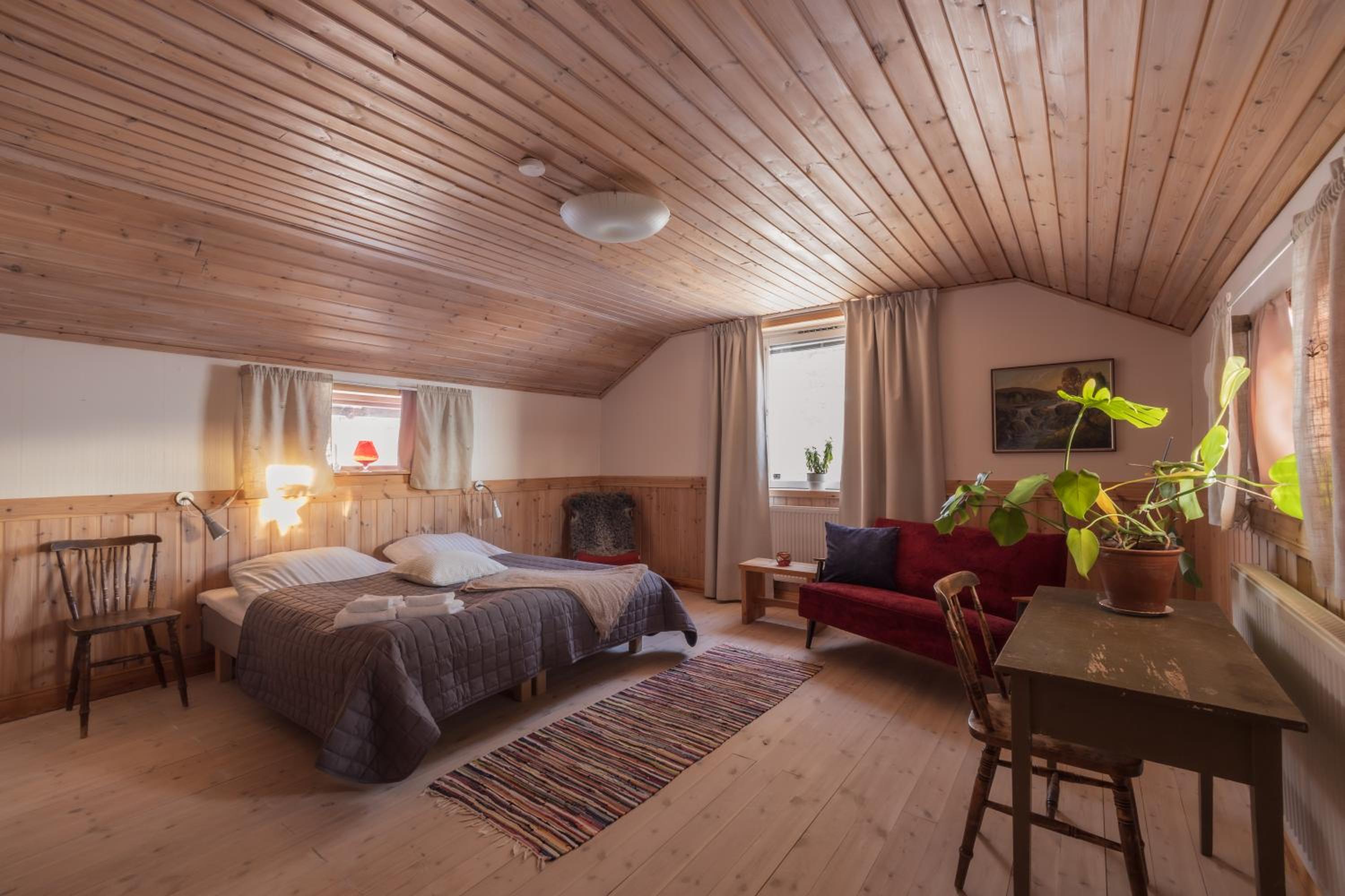 Large Double Room photo 1