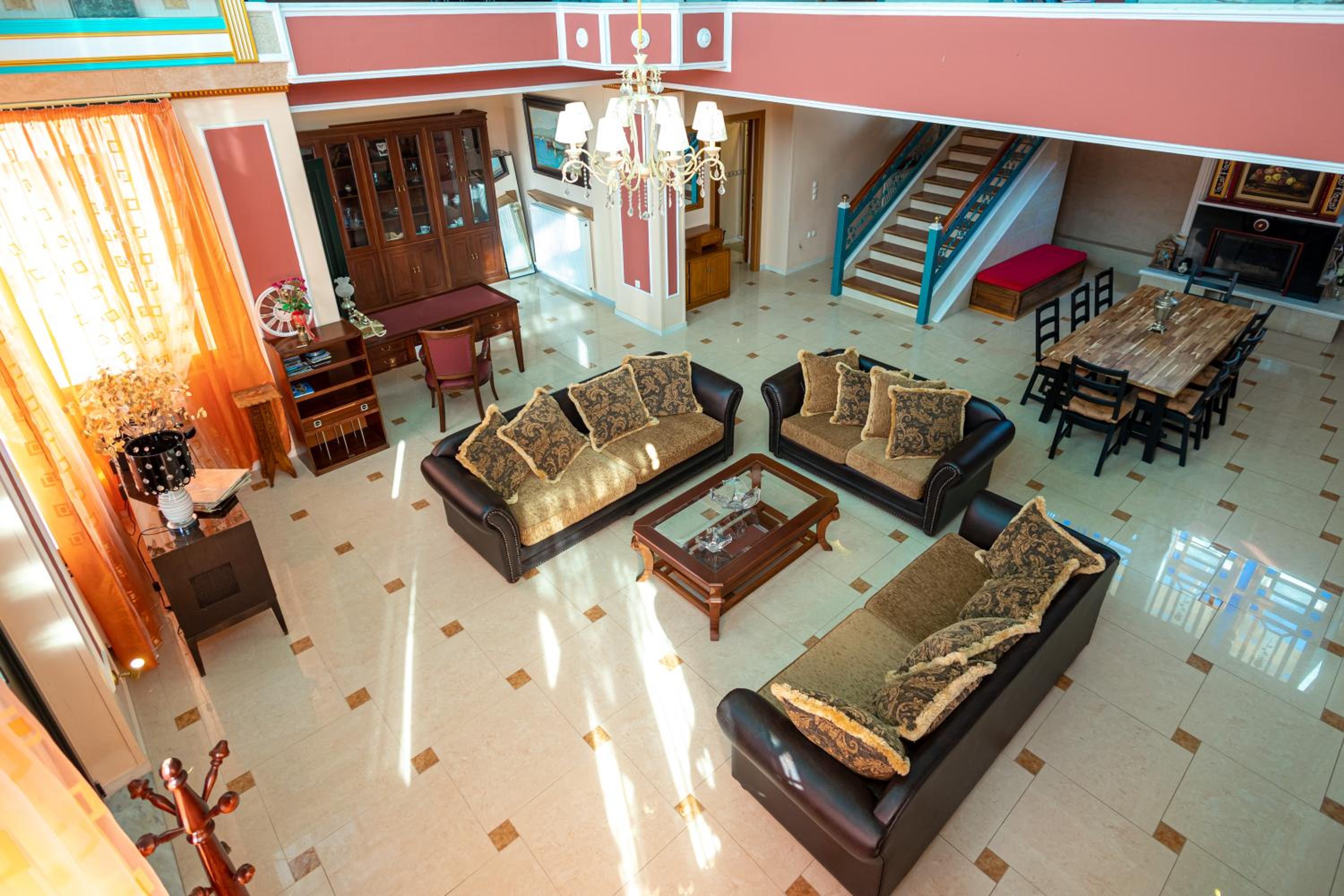 Deluxe Family Room