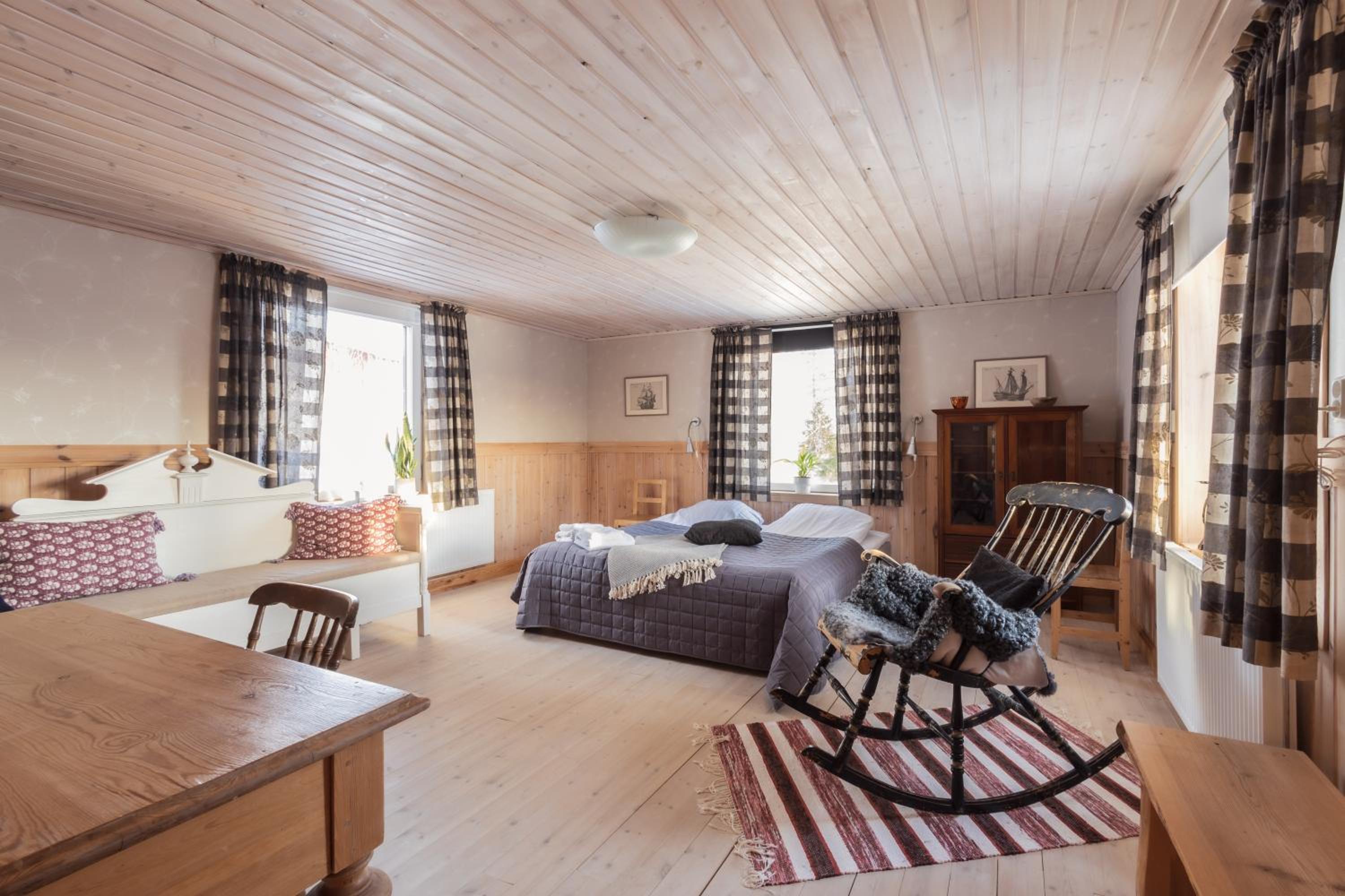 Large Double Room photo 1