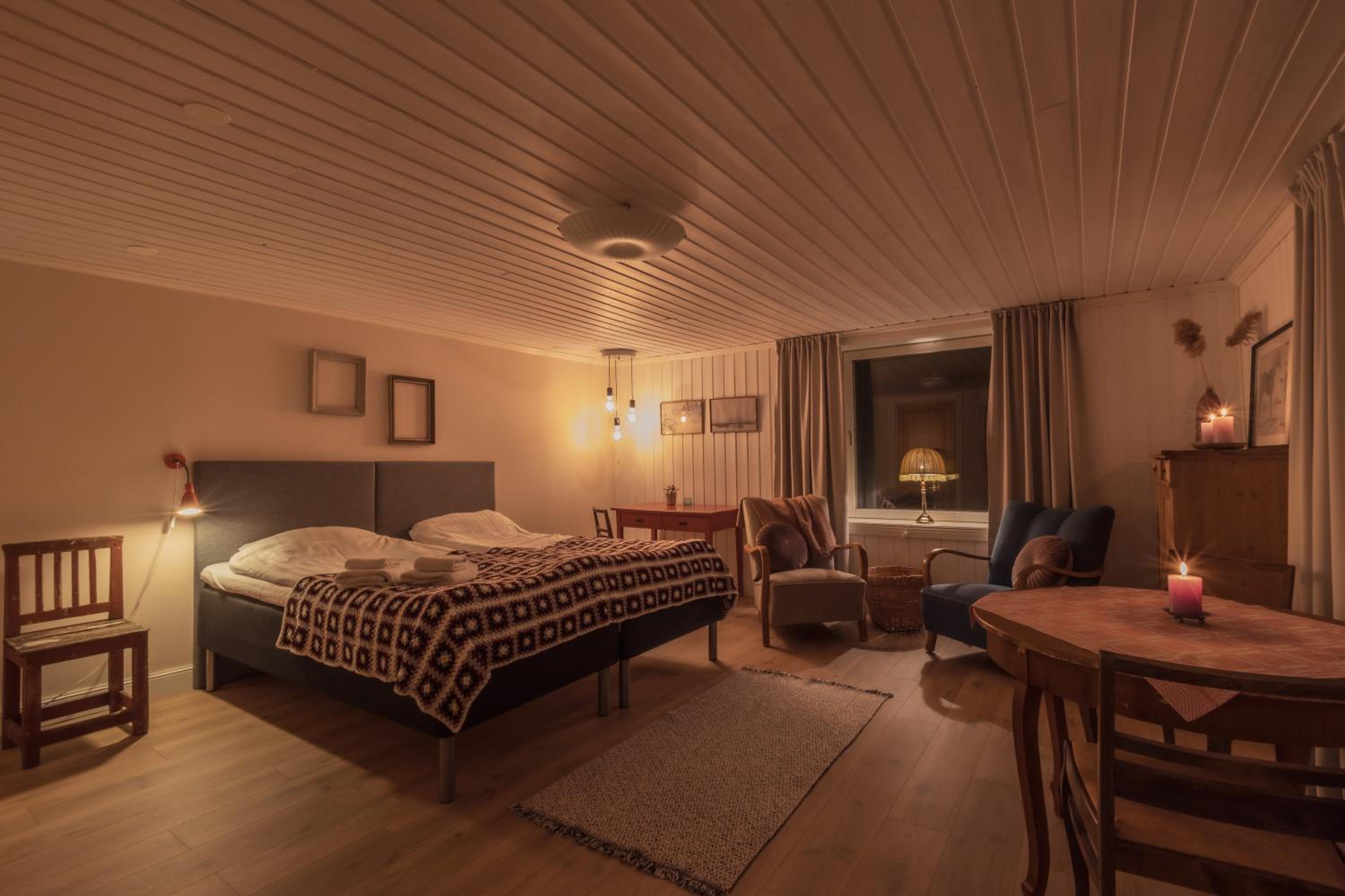 Large Double Room photo 1