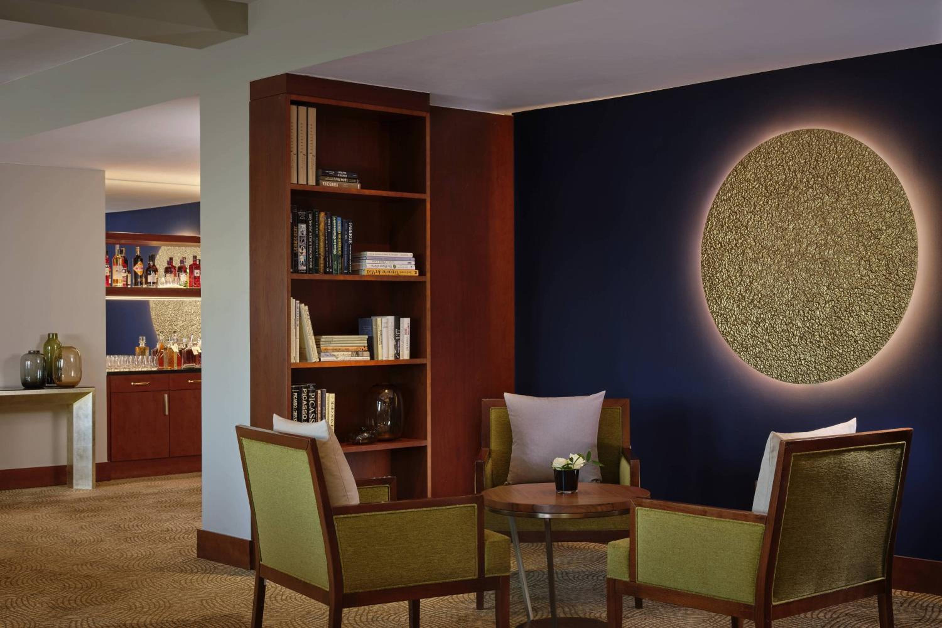 Premium Executive Room with Club Lounge Access thumbnail 5