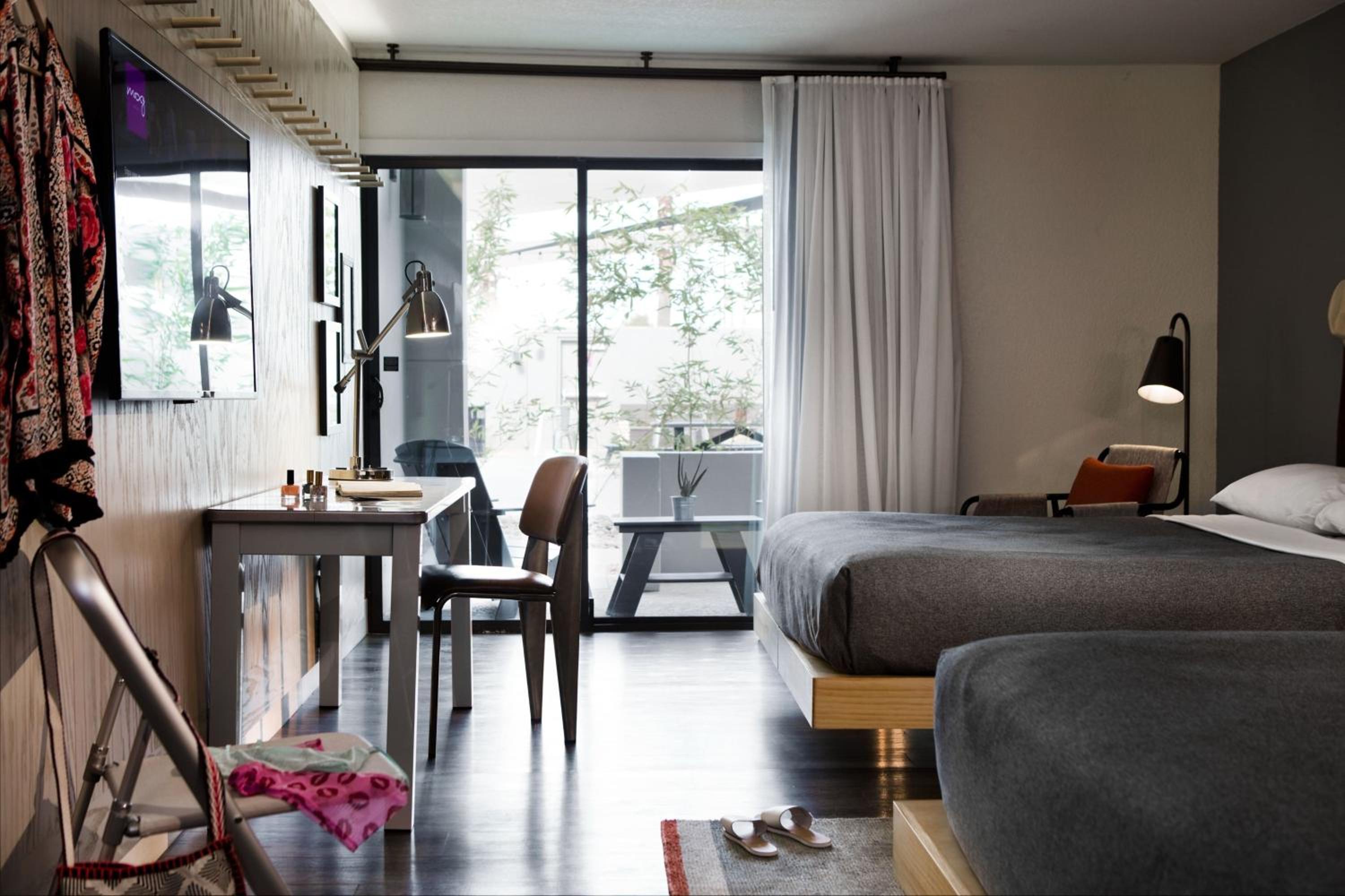 Ground Floor Queen Room with Two Queen Beds and Poolside View - Photo 10
