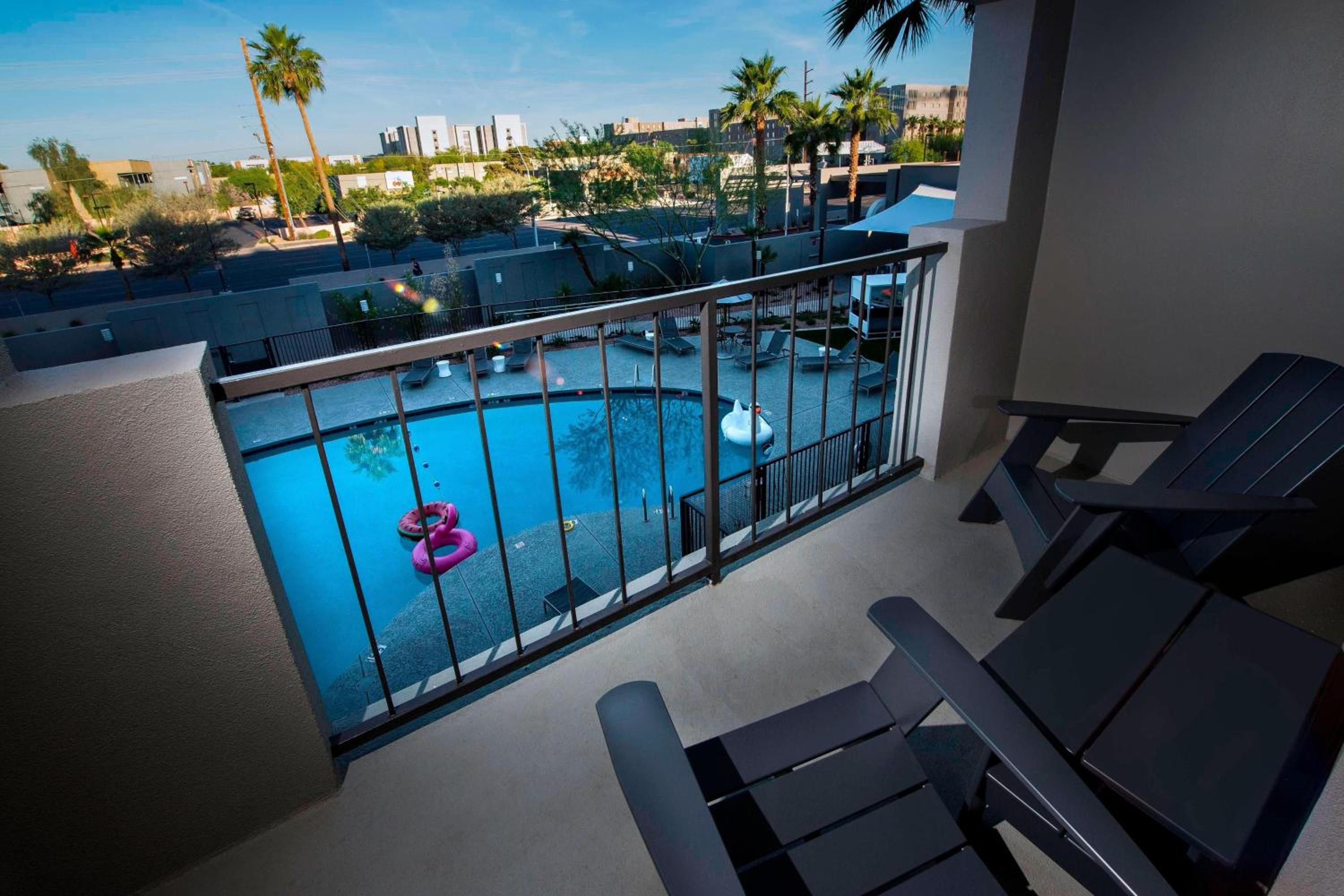 King Studio with Sofa Bed - Pool View and Balcony - Photo 4
