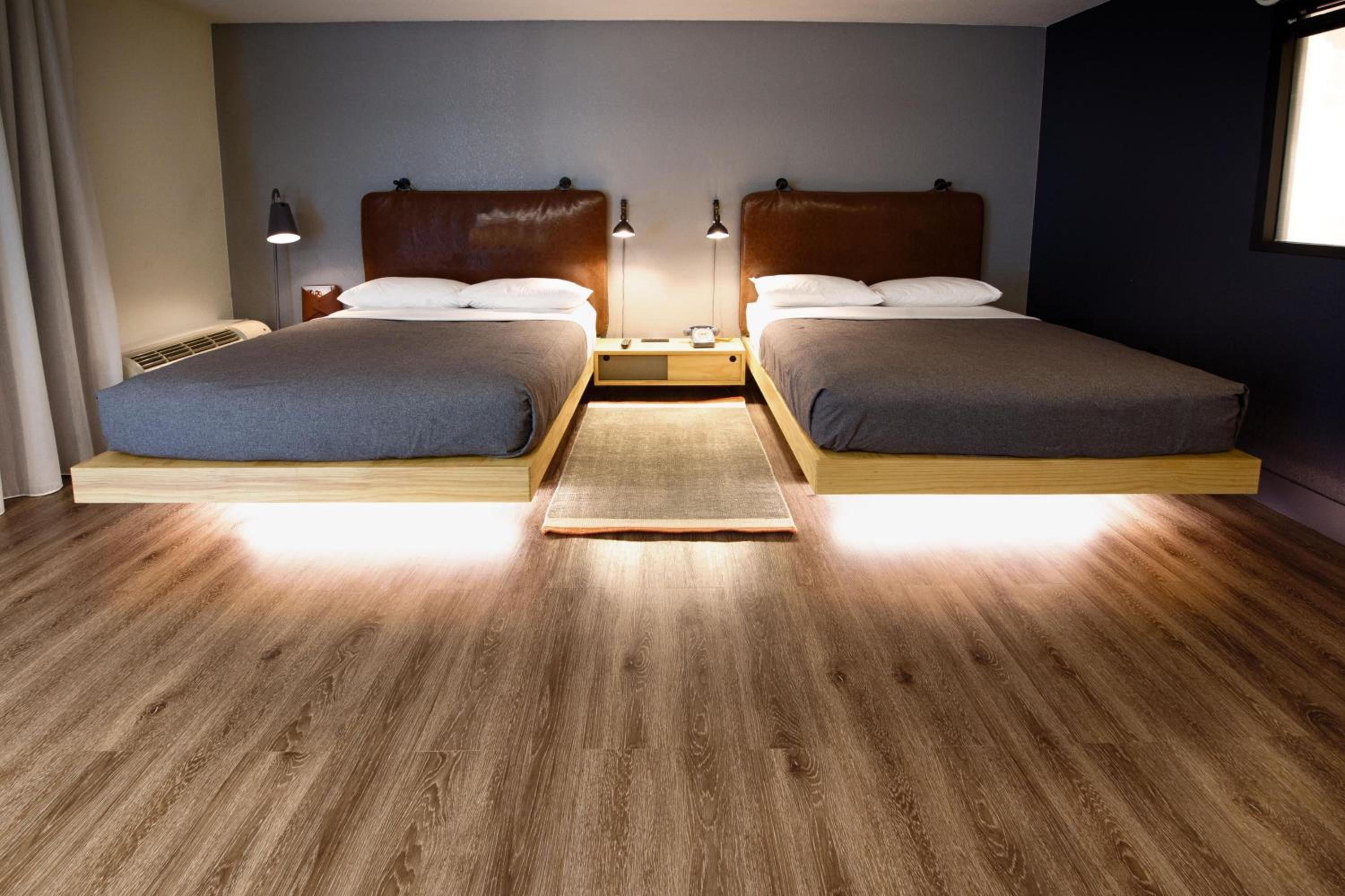 Queen Room with Two Queen Beds - Photo 6