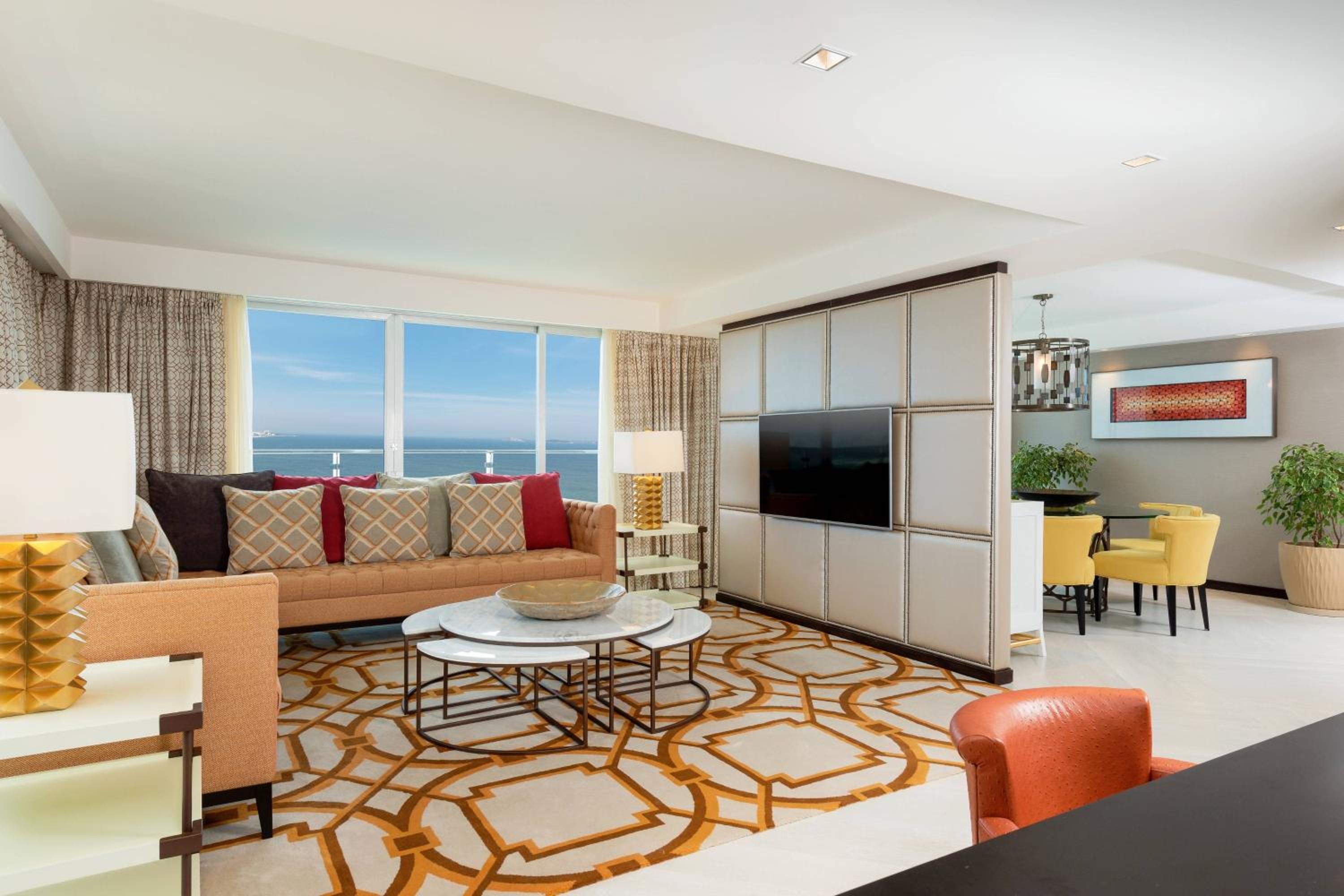 Club lounge access, Vise Presidential Suite, 1 King, Balcony