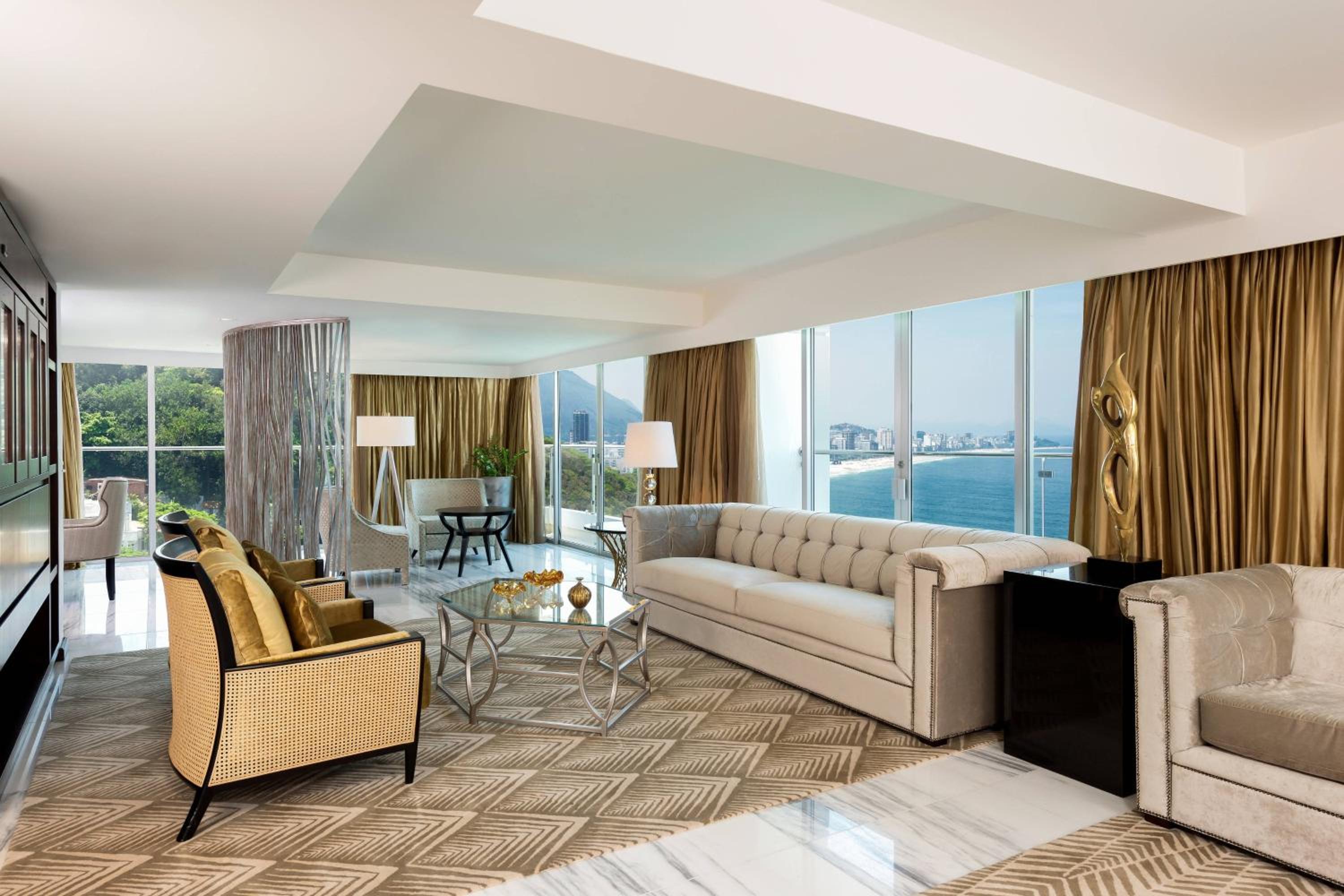 Club lounge access, Presidential Suite, 1 King, Oceanfront thumbnail 5