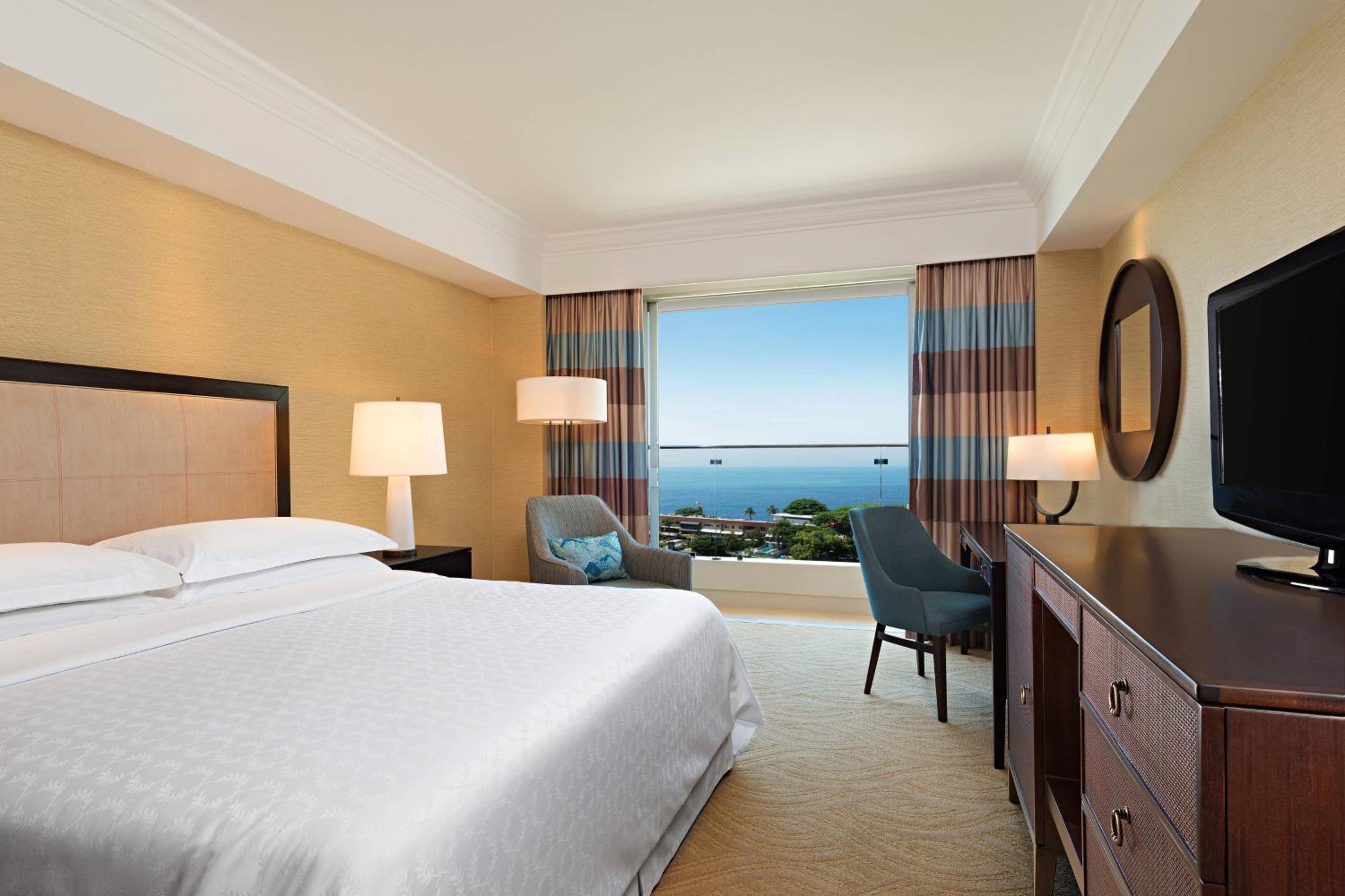Classic King Room, Guest room, 1 King, Mountain view