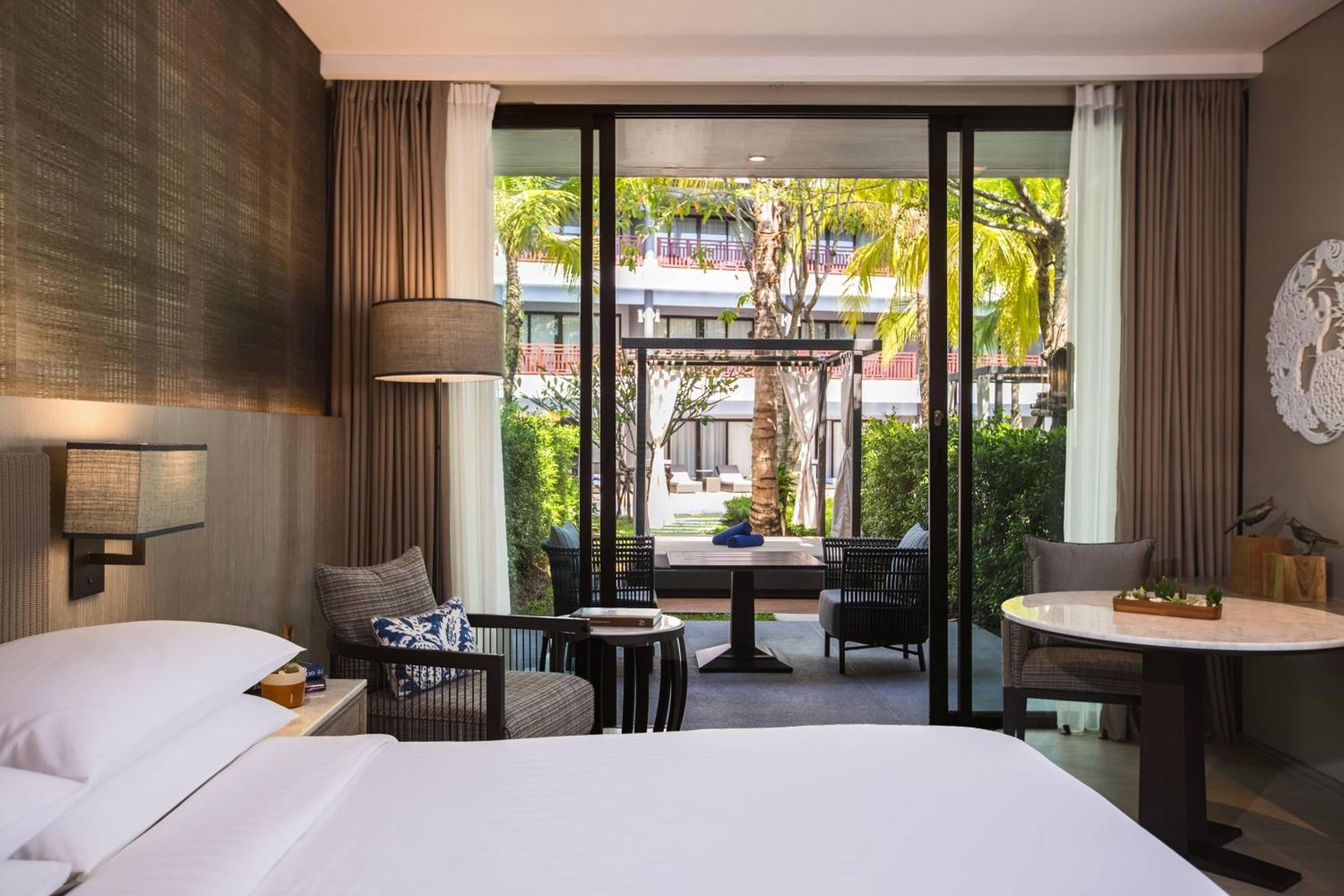 Garden Cabana Pool Access, Guest room, 1 King, Garden view