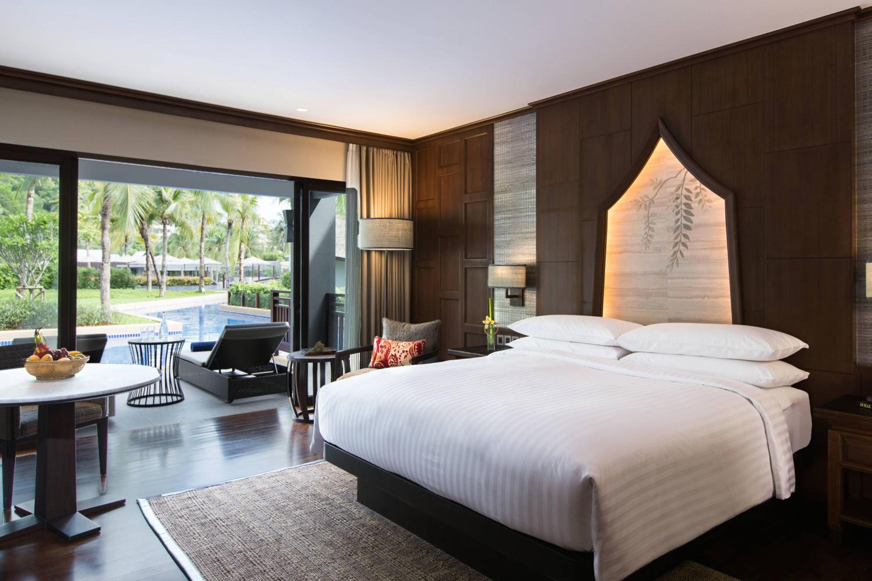 Premium Pool Access, Guest room, 1 King