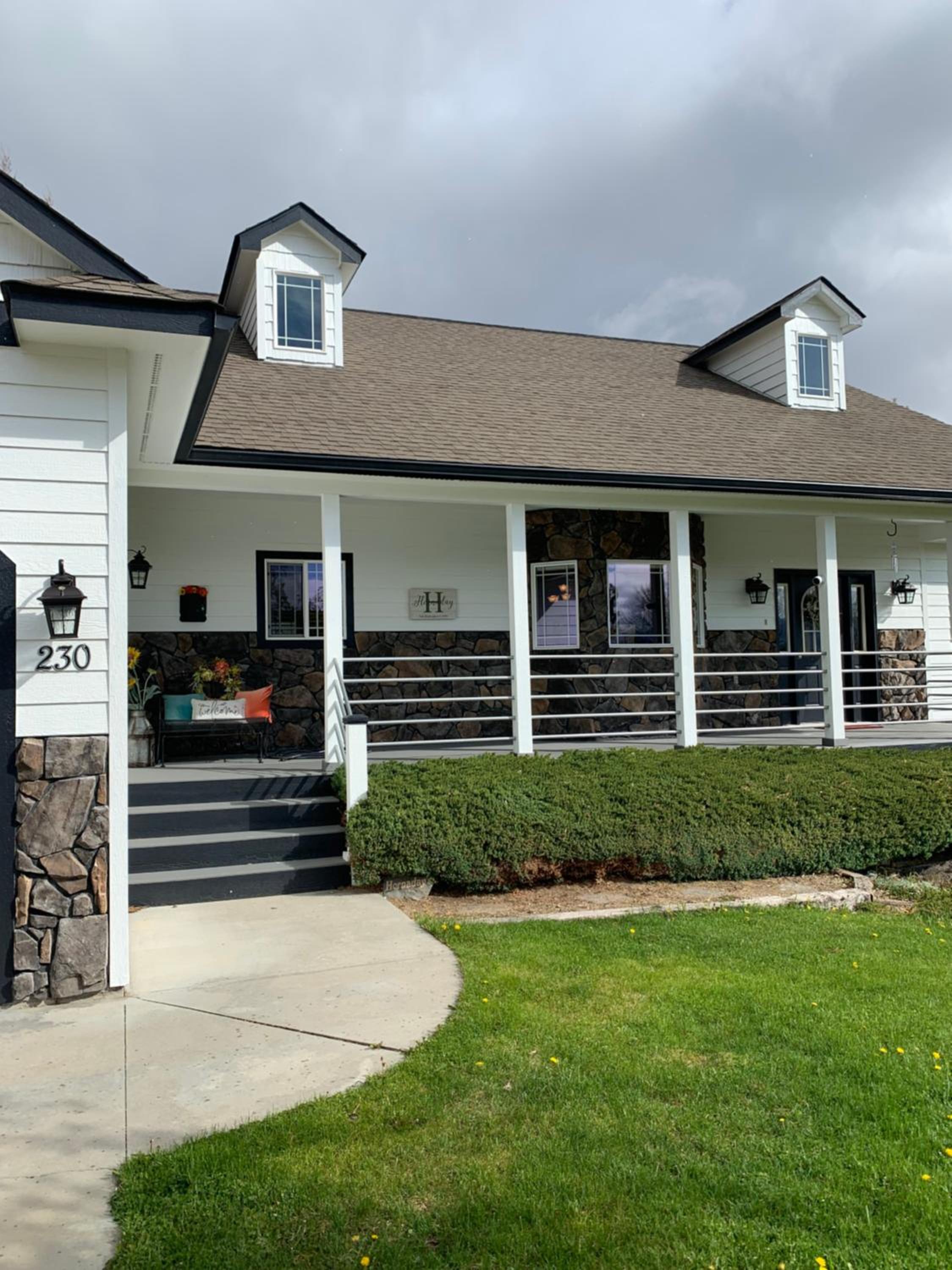 Three-Bedroom House photo 2