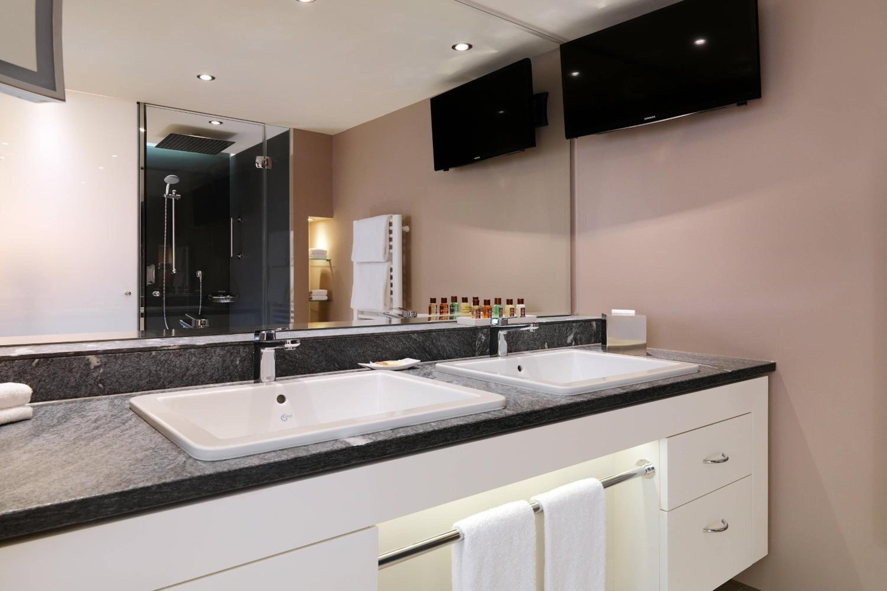 Club Room with Etage7 Access - Photo 5