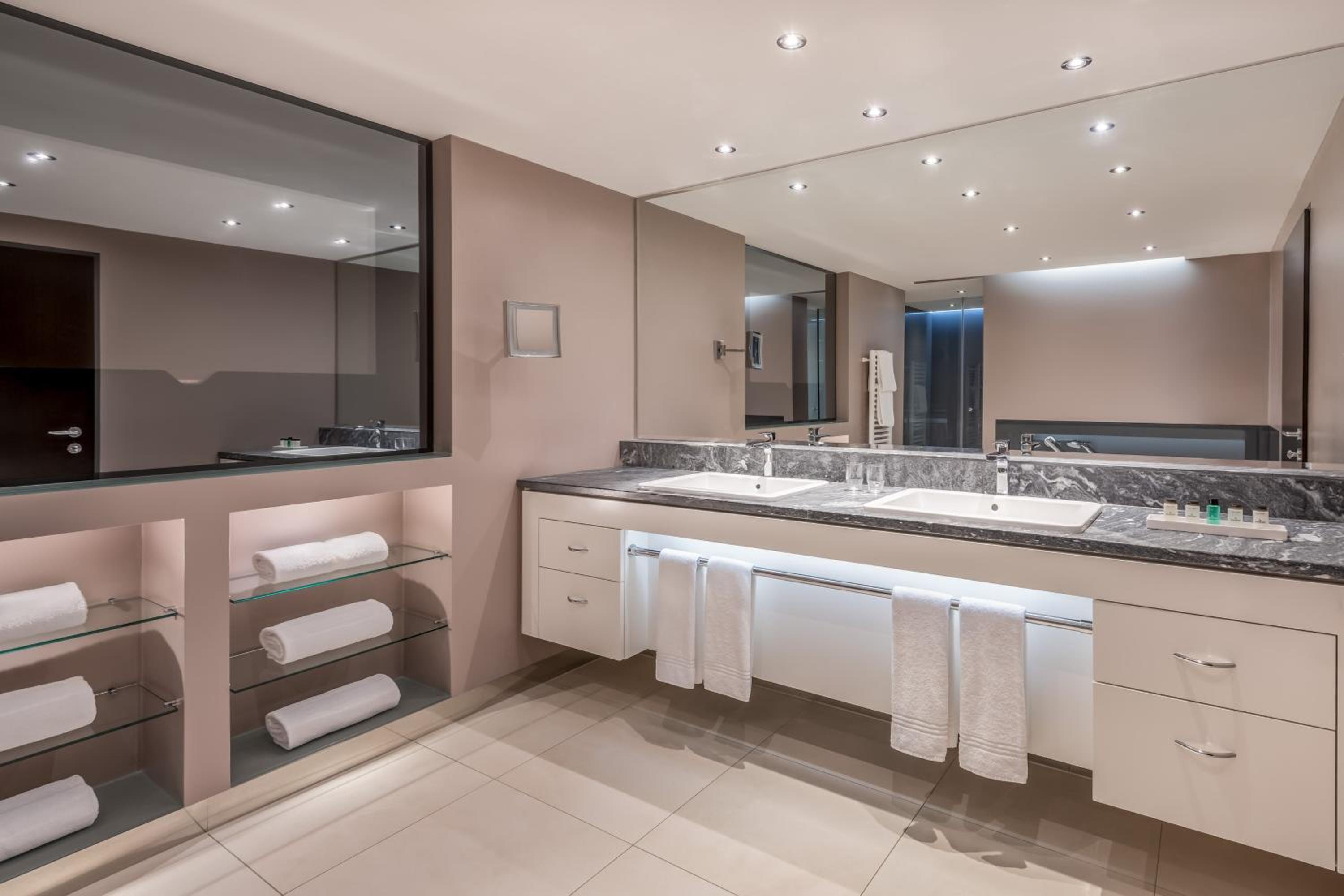 Penthouse Suite with ETAGE7 Access - Photo 2