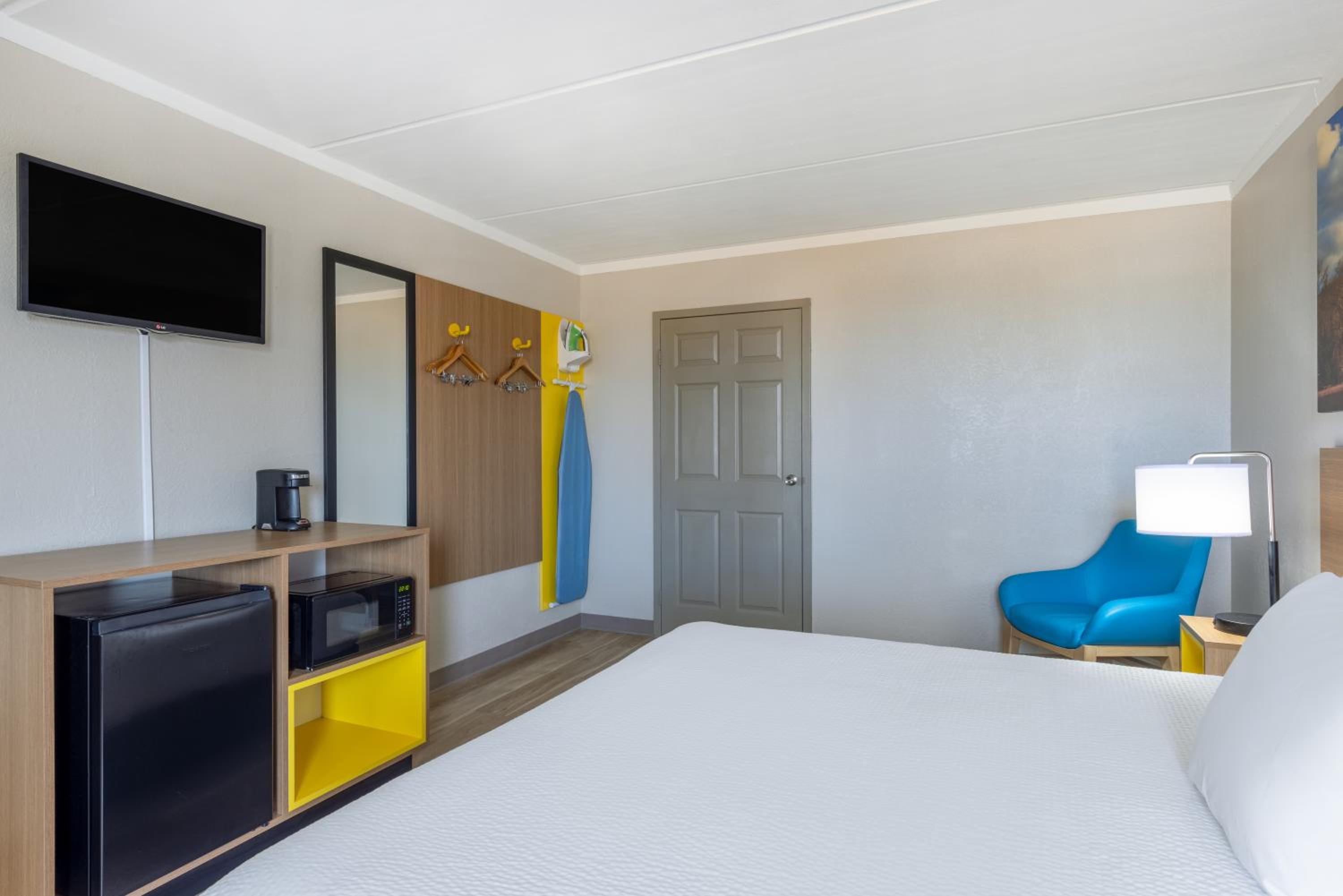 King Room - Disability Access - Non-Smoking - Photo 4