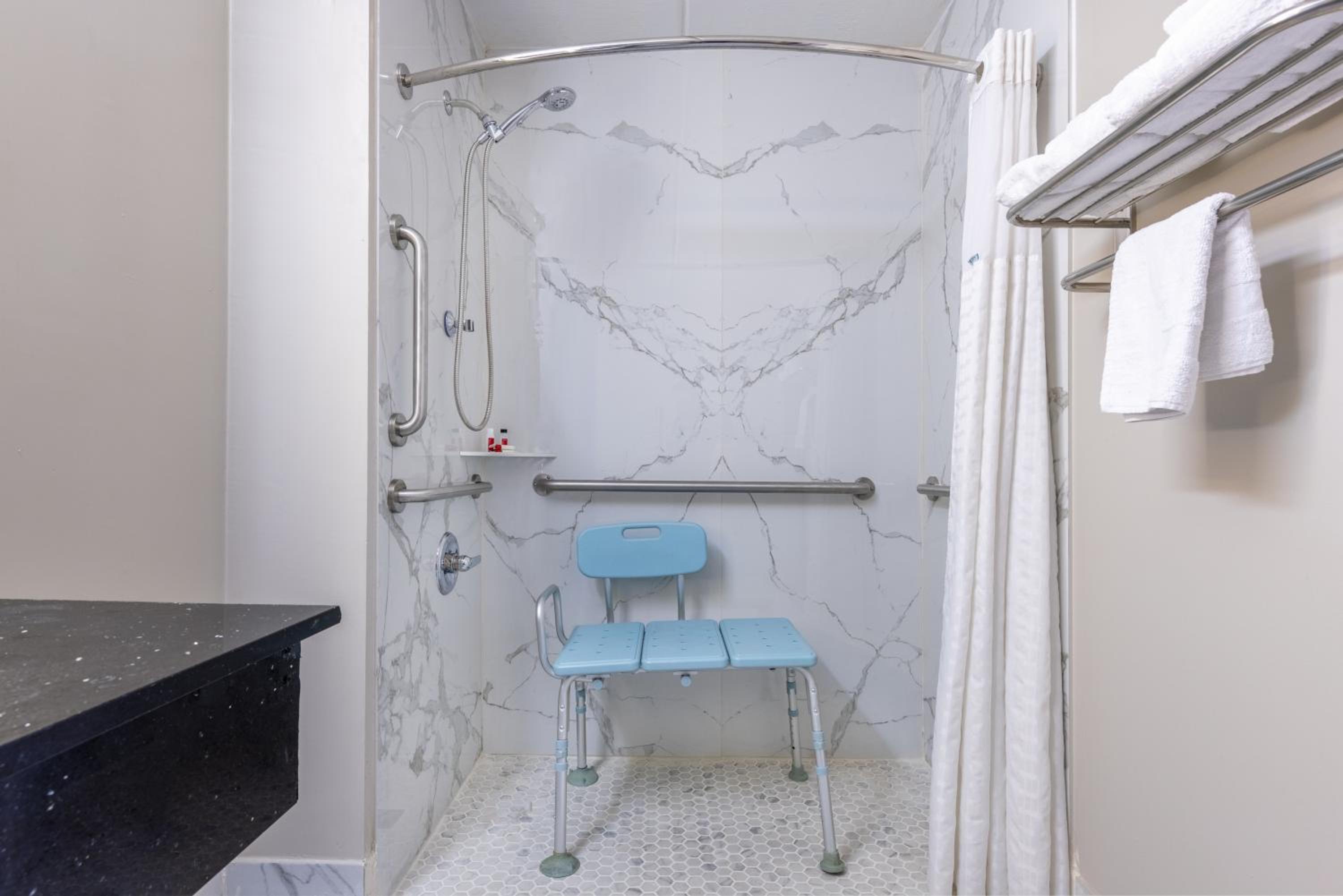 King Room - Disability Access - Non-Smoking - Photo 2