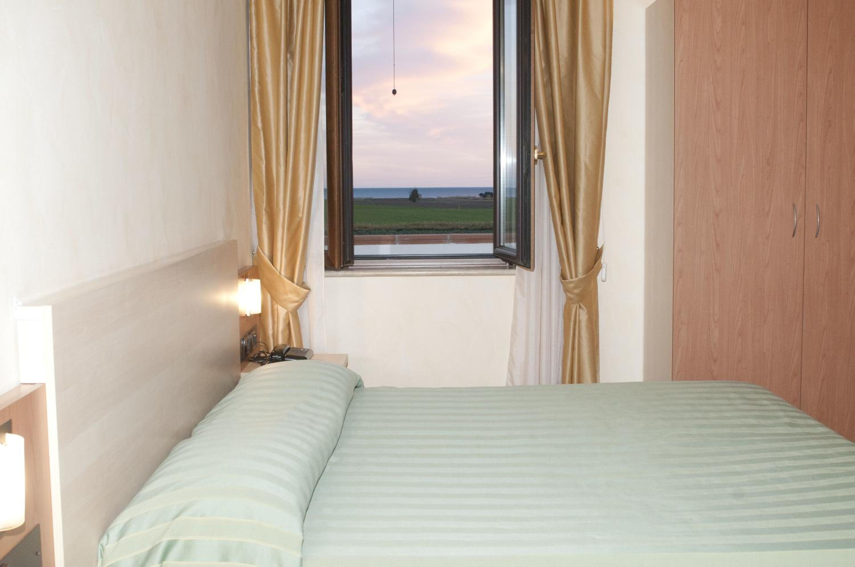 Double or Twin Room - Photo 10