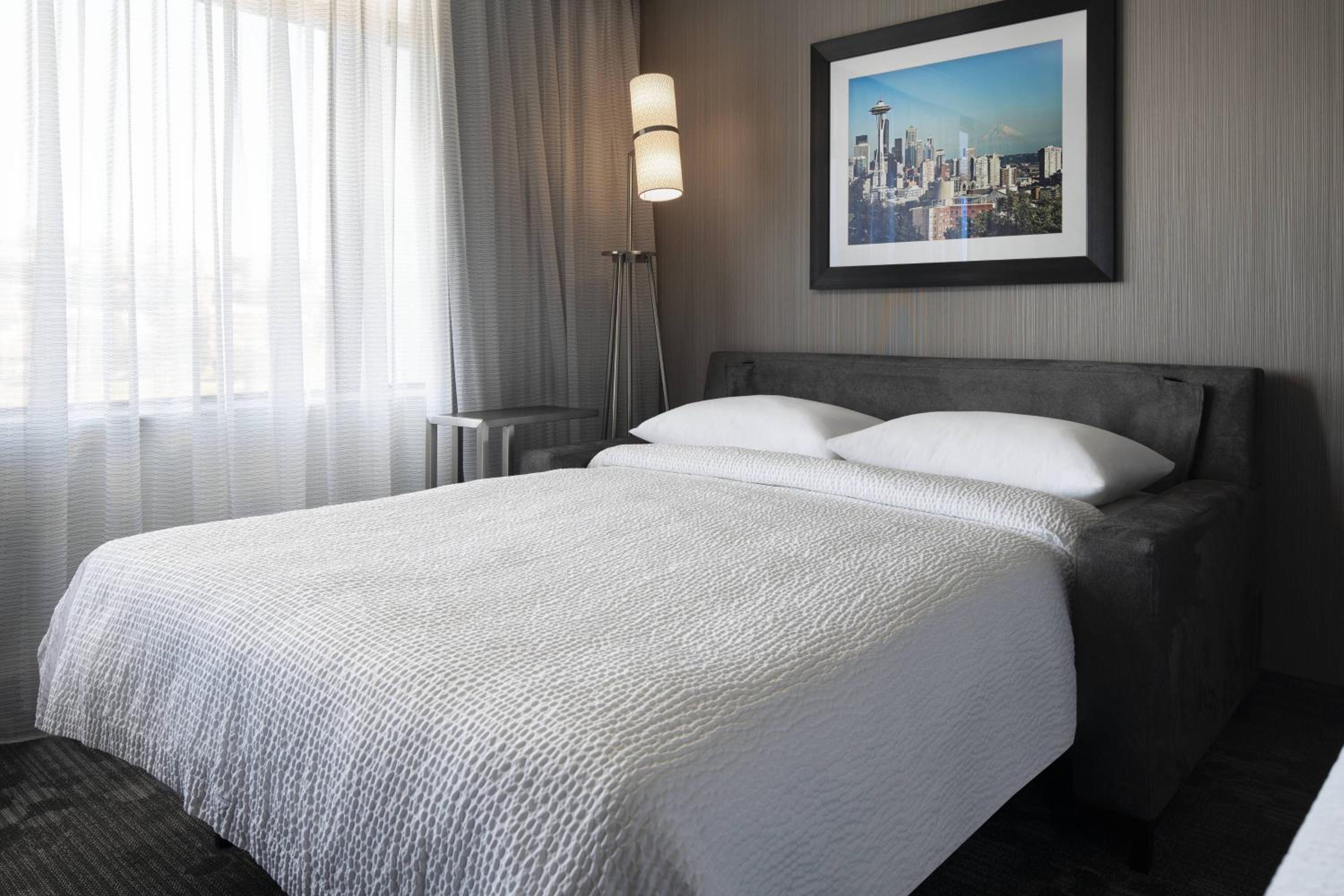 King Guest Room with Sofa Bed - Photo 5