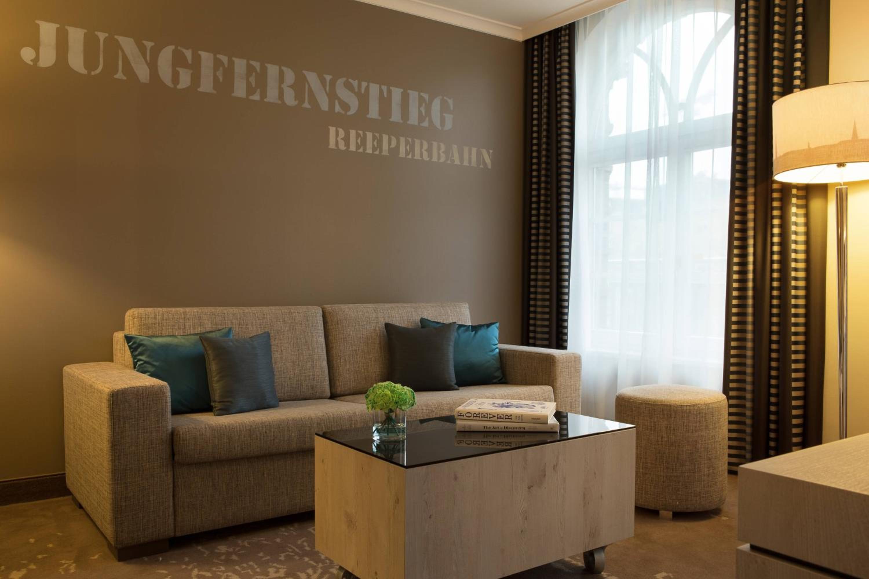 King Studio Suite