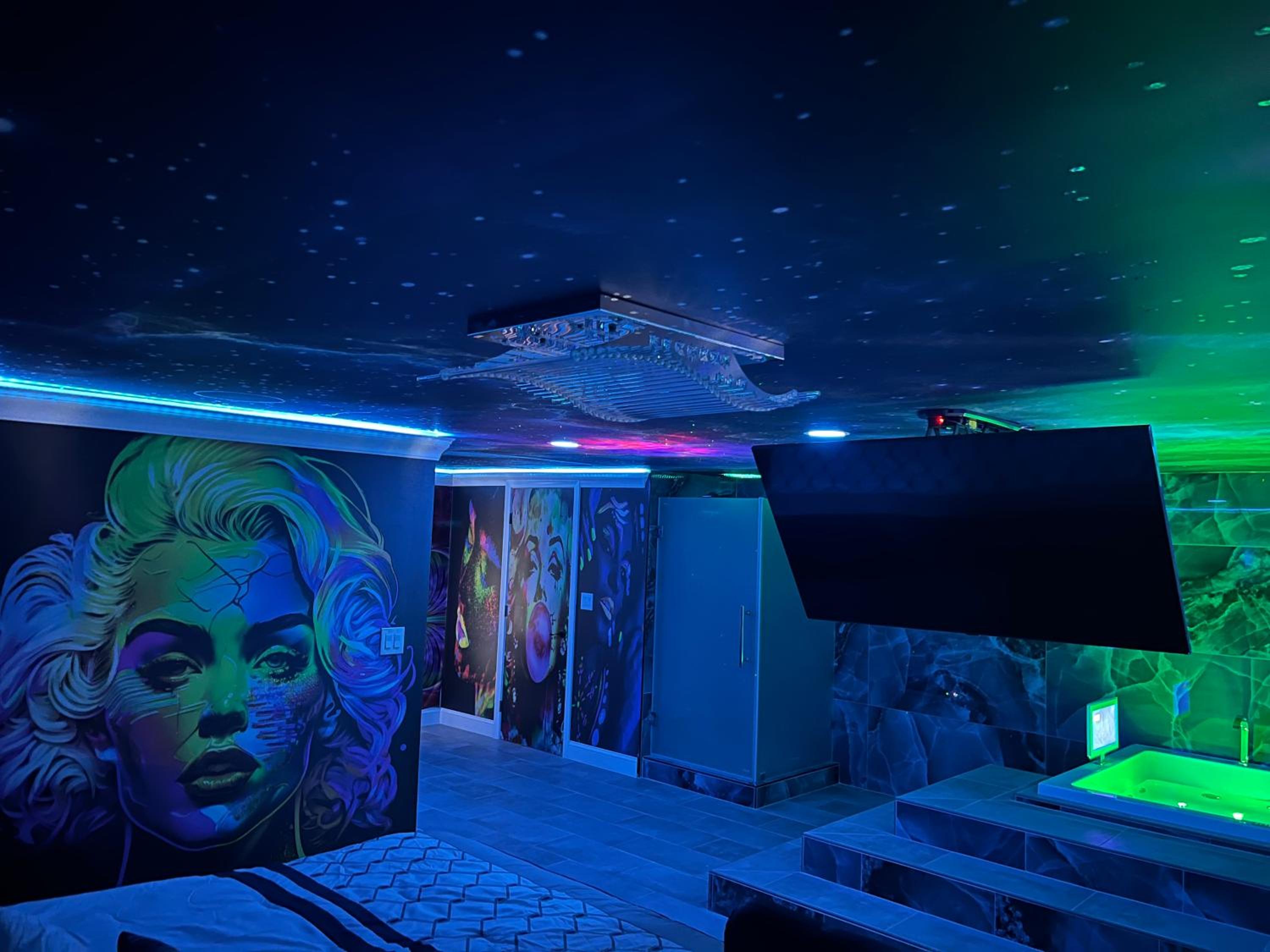 Suite with Hot Tub