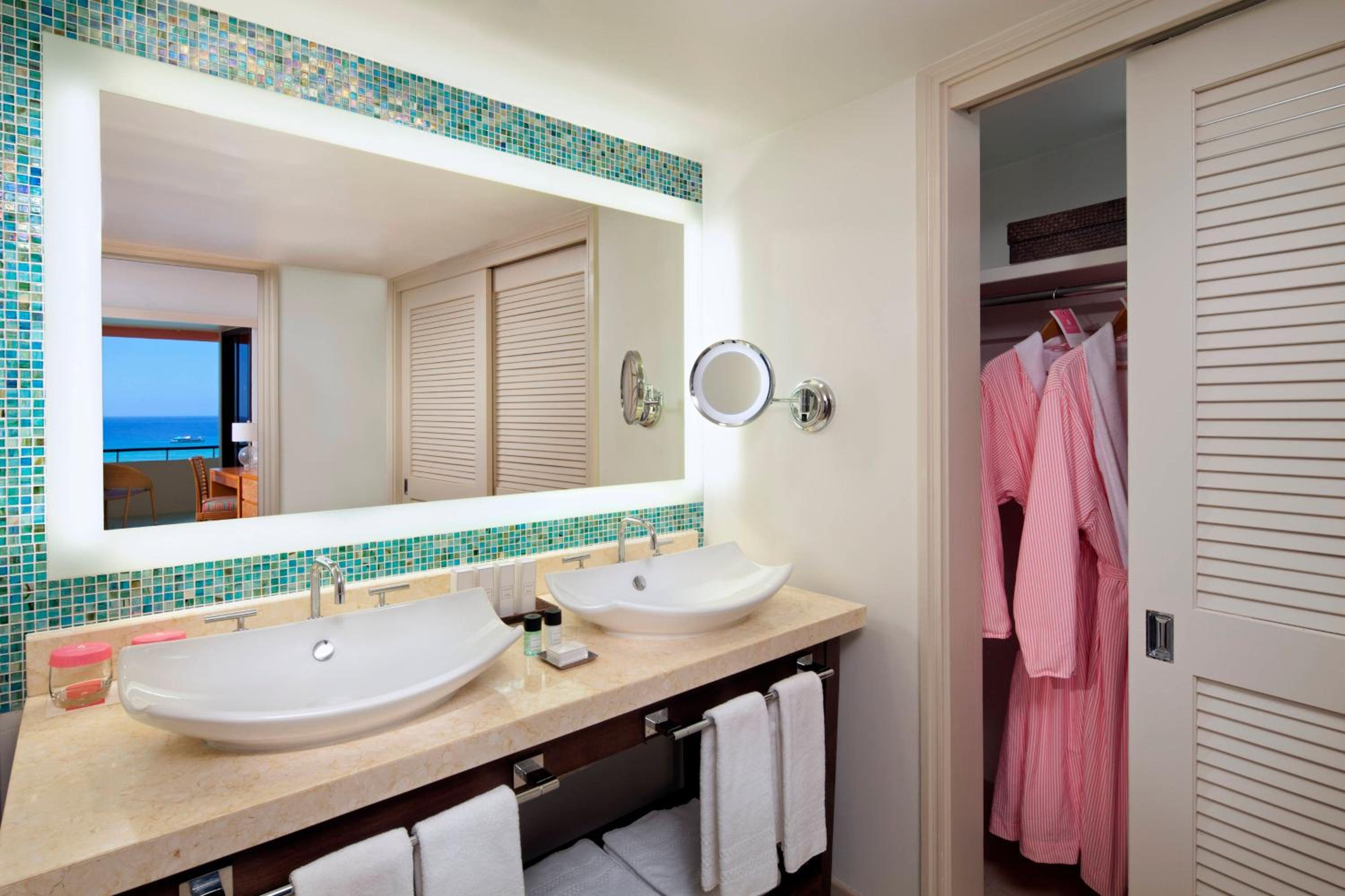 Mailani Tower Ocean Suite