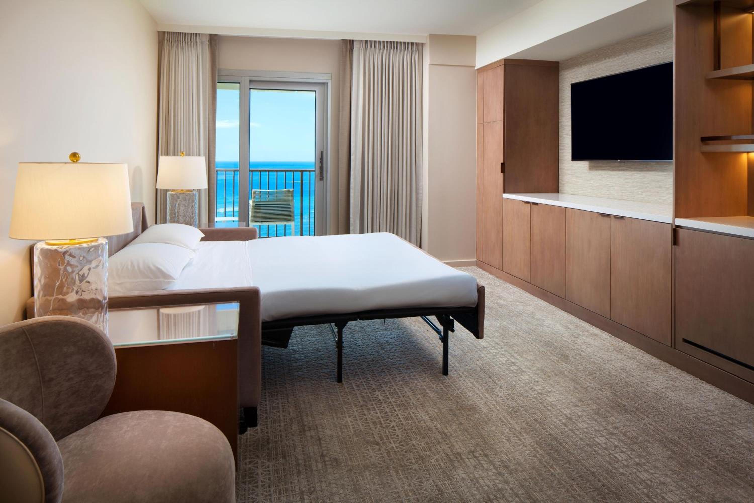 Ohana Suite, 2 Bedroom Larger Suite thumbnail 6
