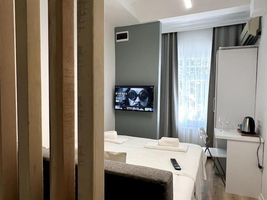 One-Bedroom Apartment with City View photo 1