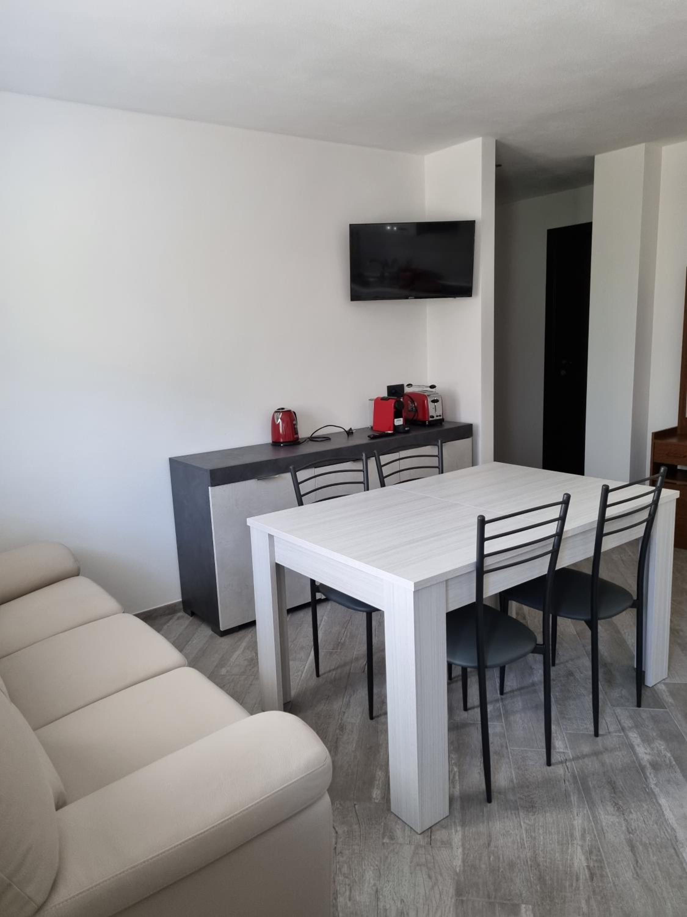Apartment with Mountain View photo 3