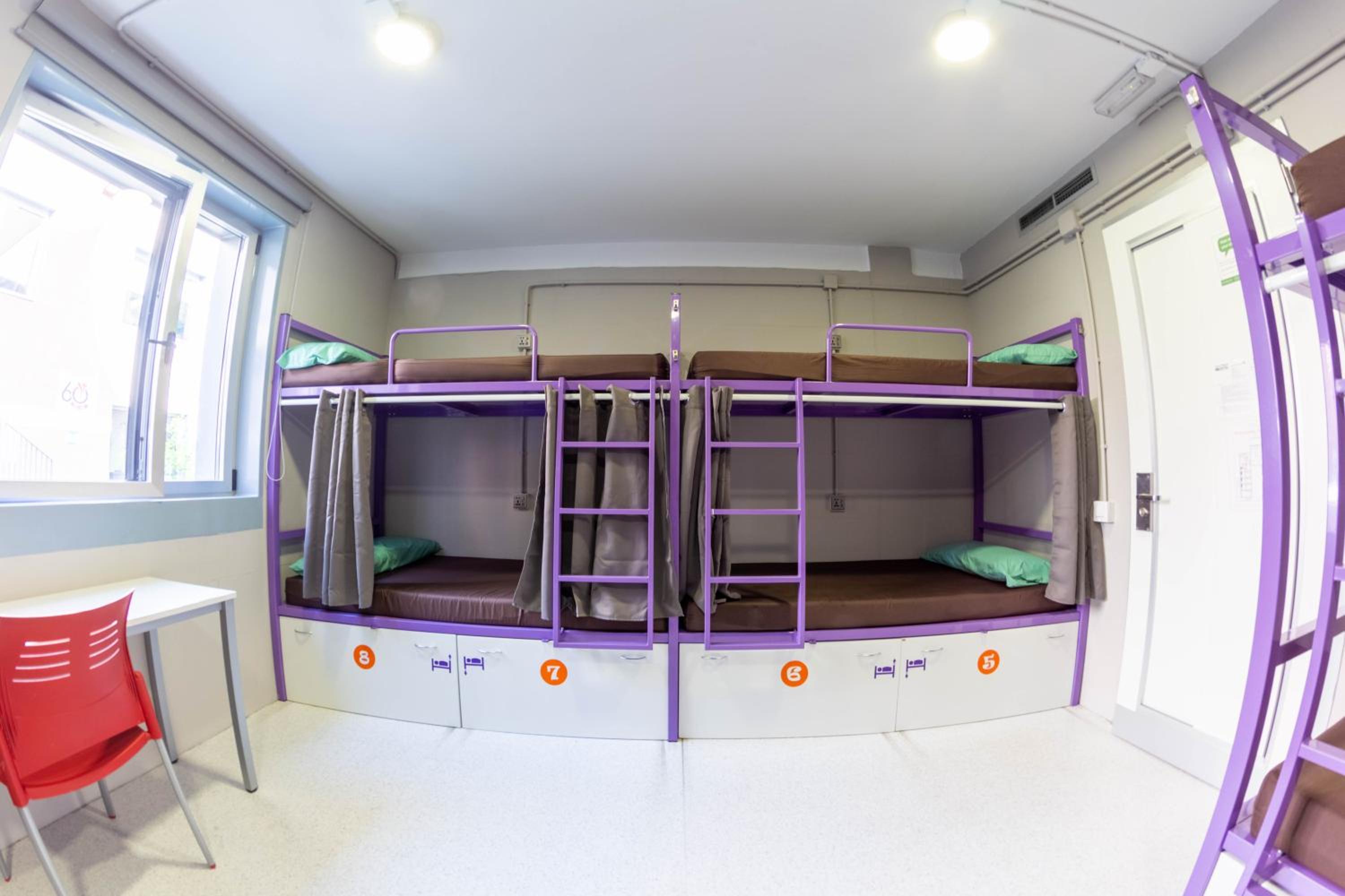 Habitación Cuádruple Económica con Baño Compartido