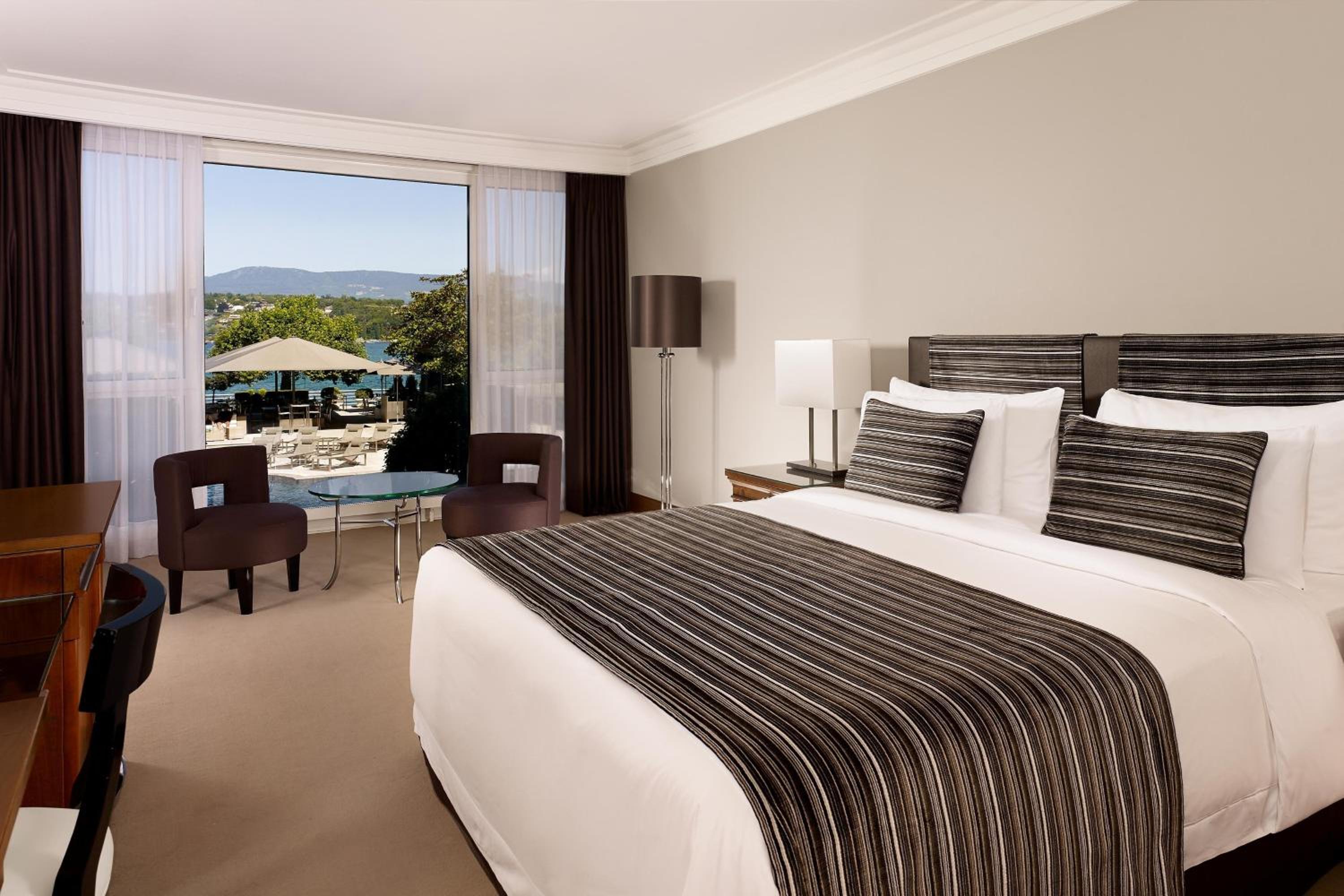 Deluxe King or Twin Room with Pool View - Photo 7