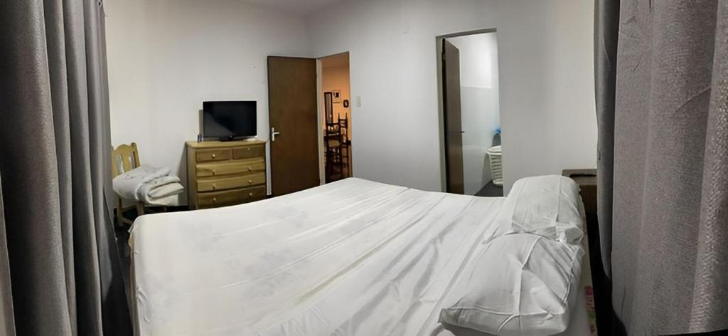 Three-Bedroom House photo 3
