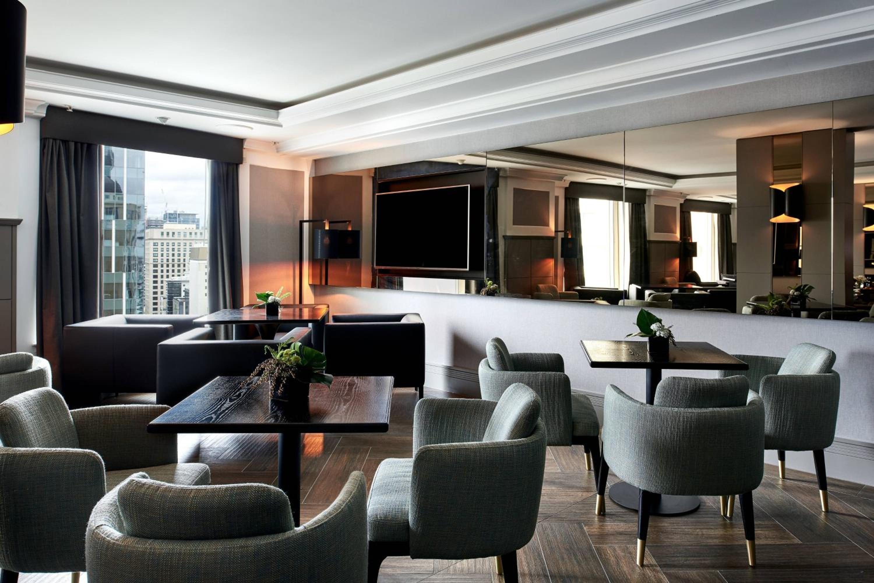 Executive Room, 1 King, Bridge View, High Floor - Photo 6