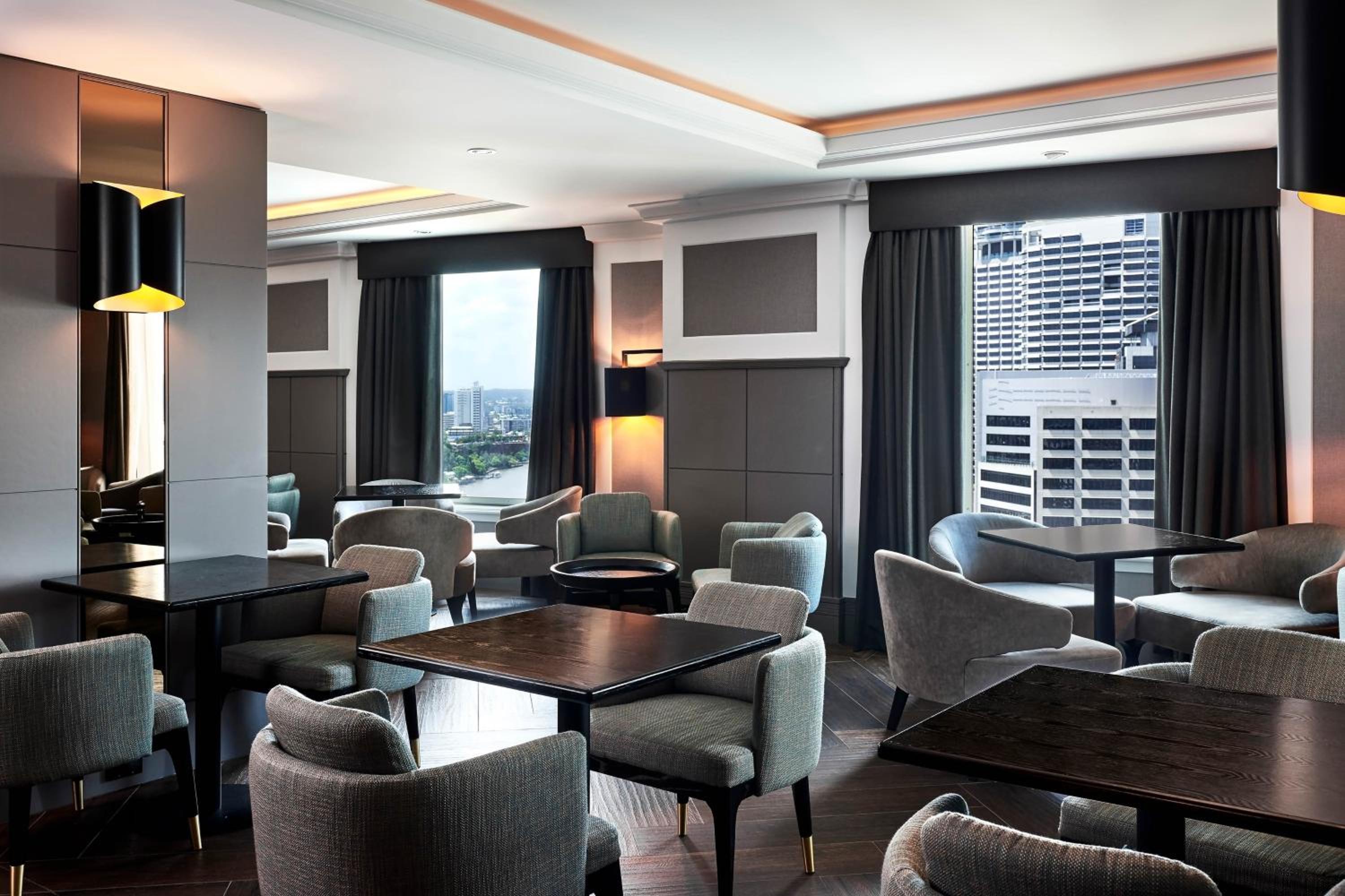 Executive level, Guest Room, 1 King, City View, High Floor - Photo 2