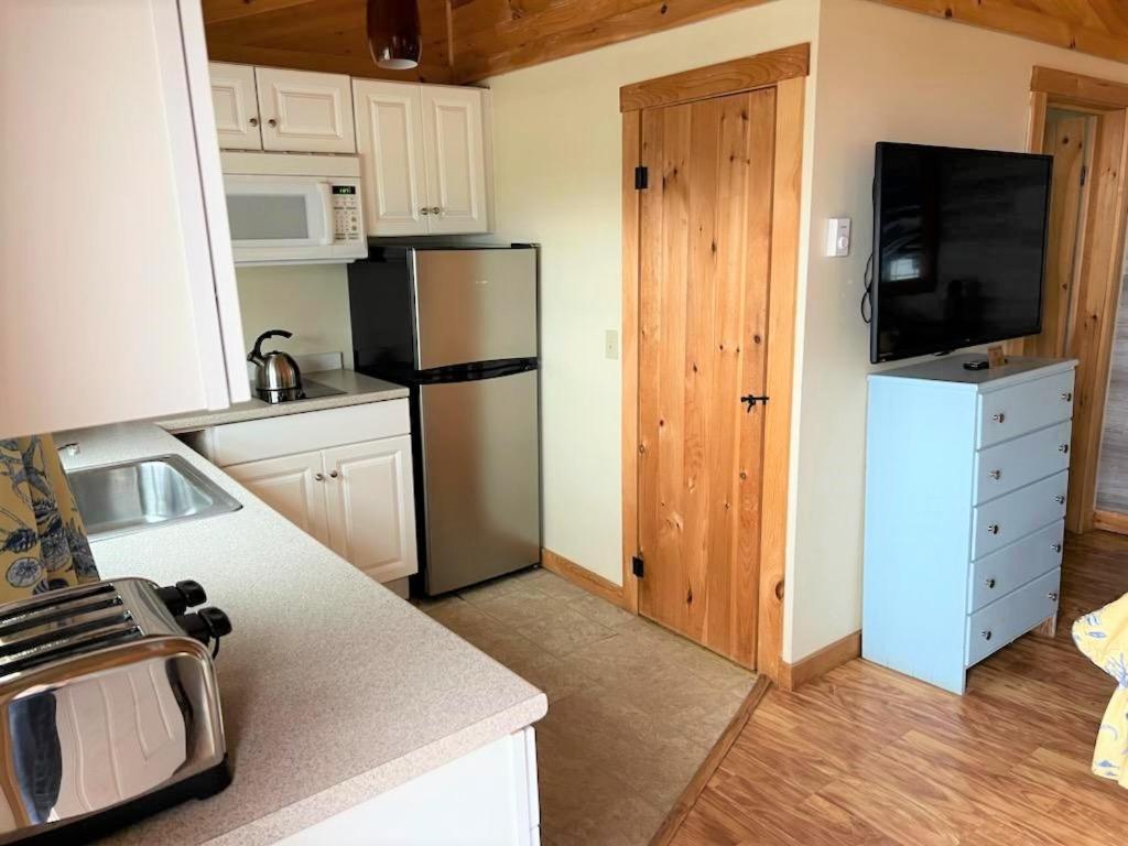 Superior Double Queen Cottage with Kitchenette and Sea View - Photo 7