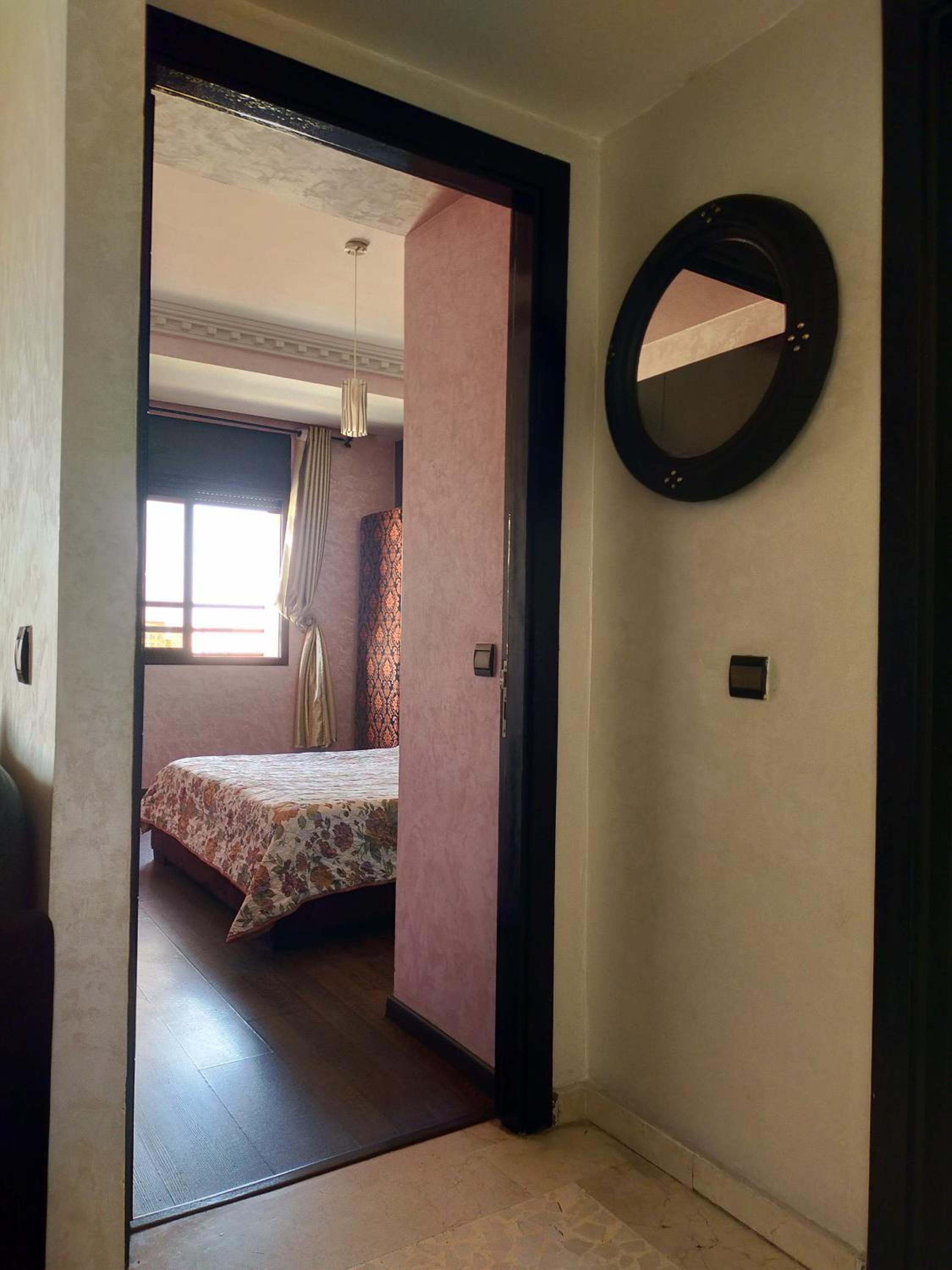 One-Bedroom Apartment - Photo 3