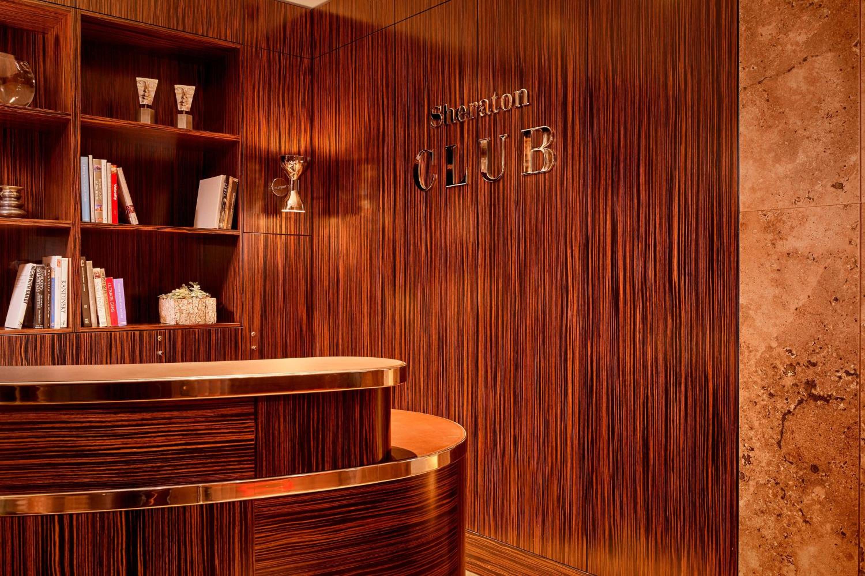 Club King Room - Club Lounge Access photo 3