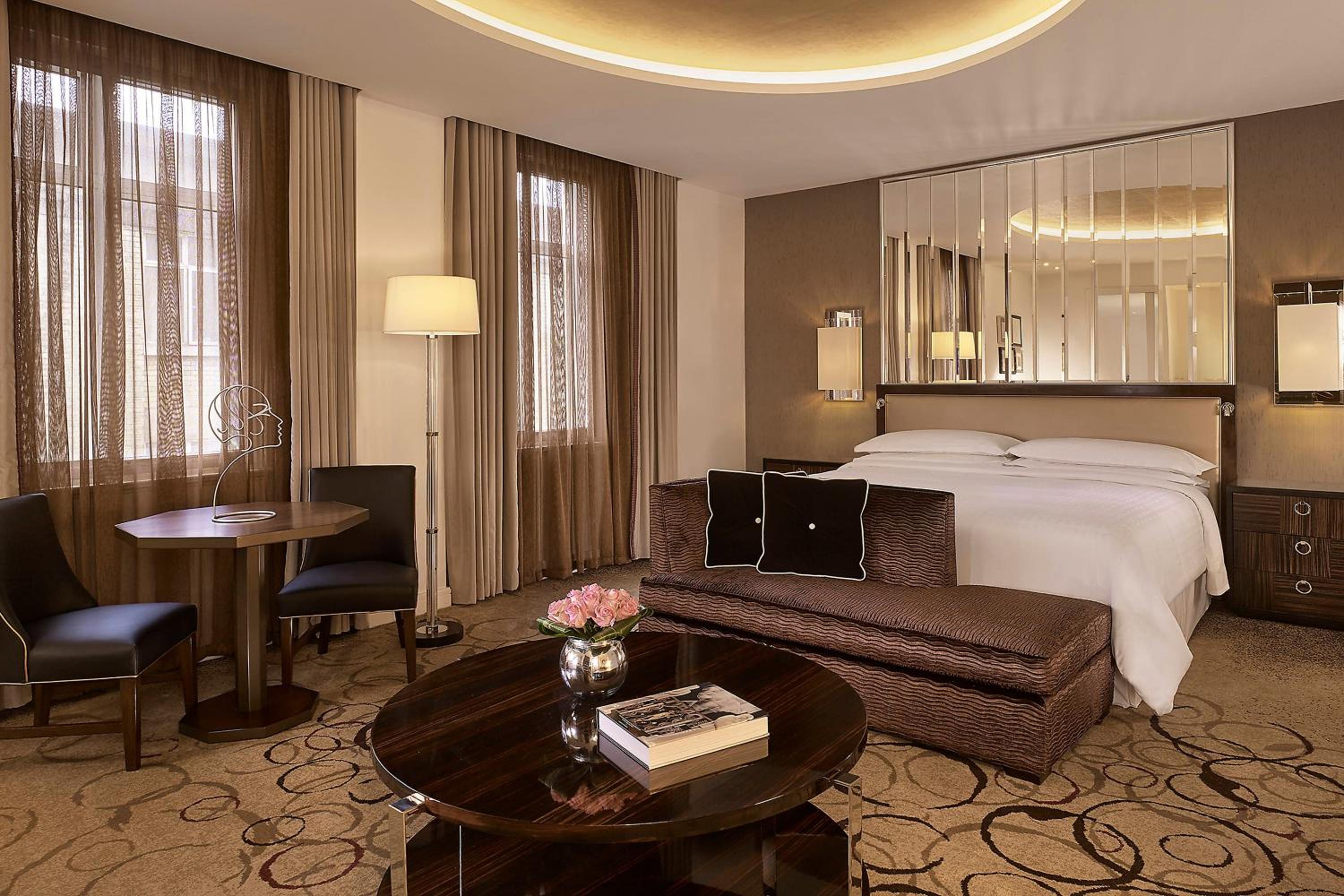 Art Deco King Suite - Club Lounge Access photo 3
