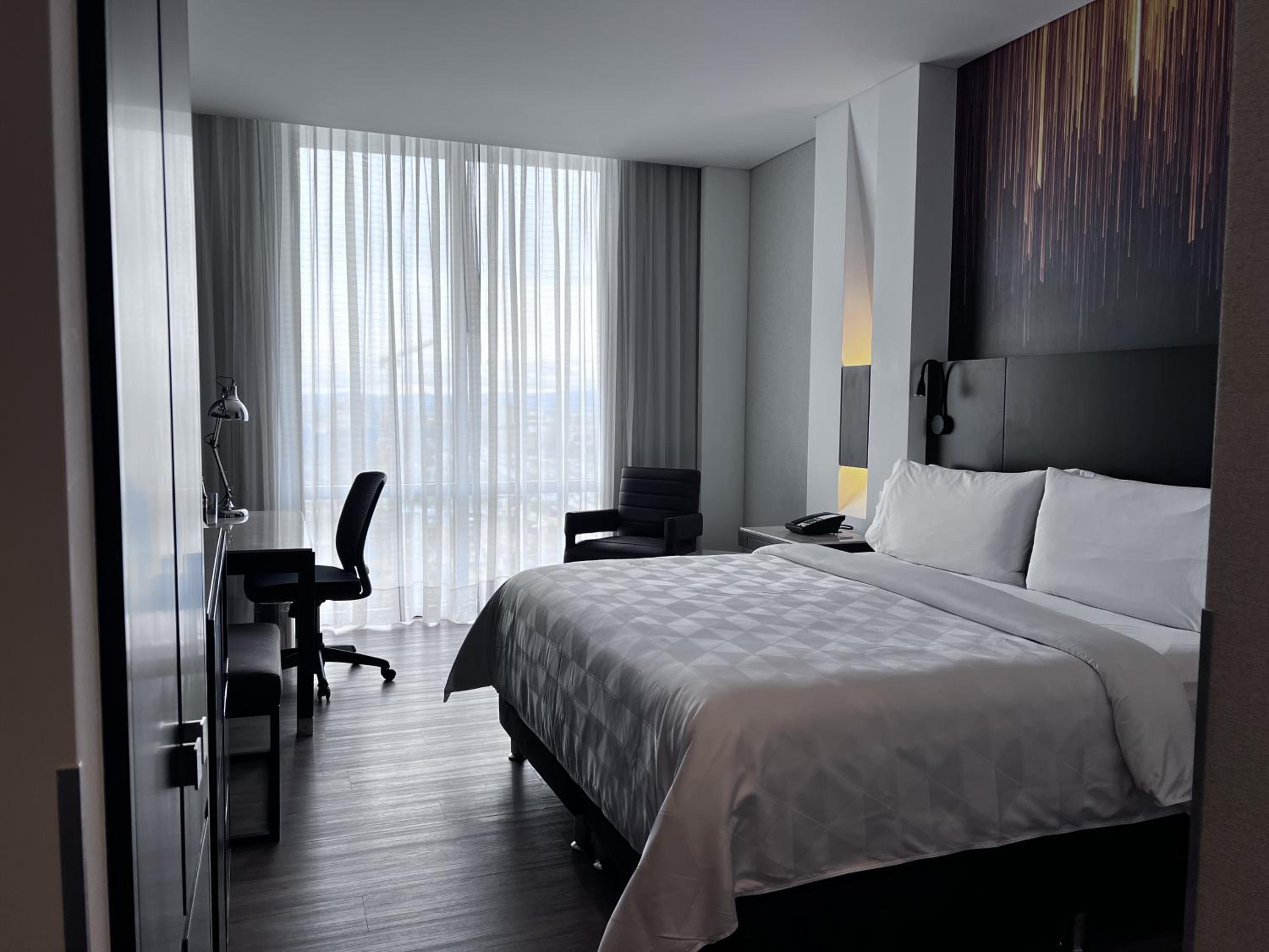 Standard King Room - Accessible photo 1