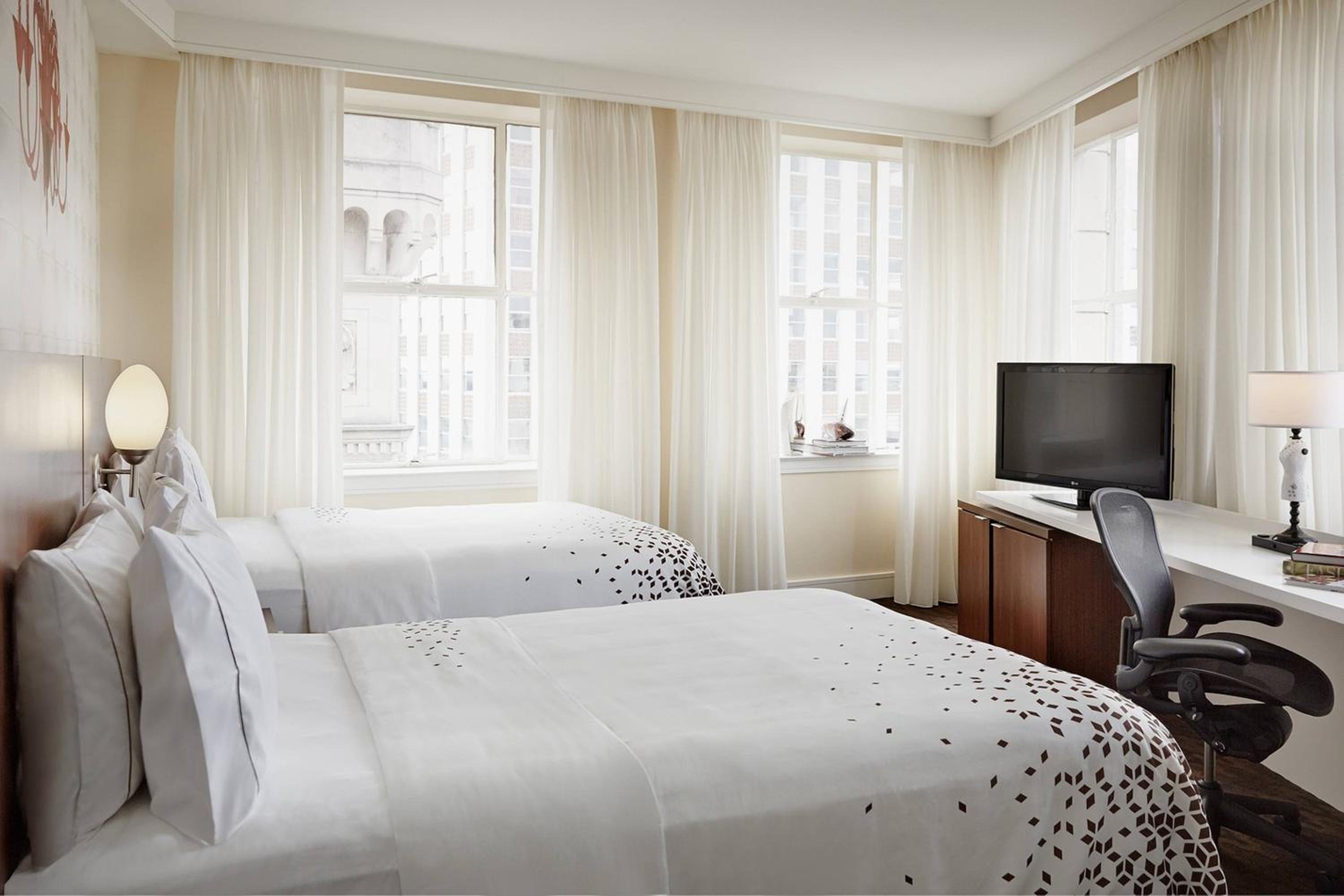 Executive Double Room with Two Double Beds - Photo 1