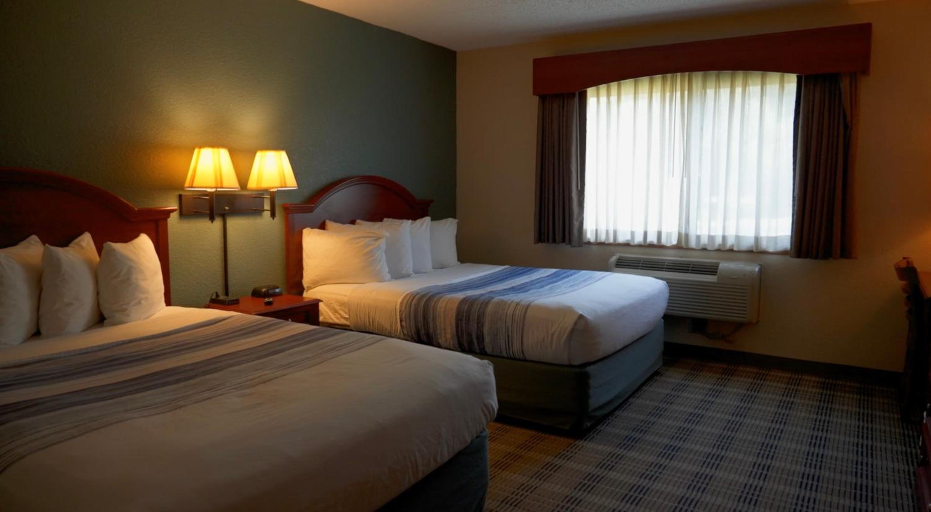 Queen Room with Two Queen Beds - Non-Smoking - Photo 1