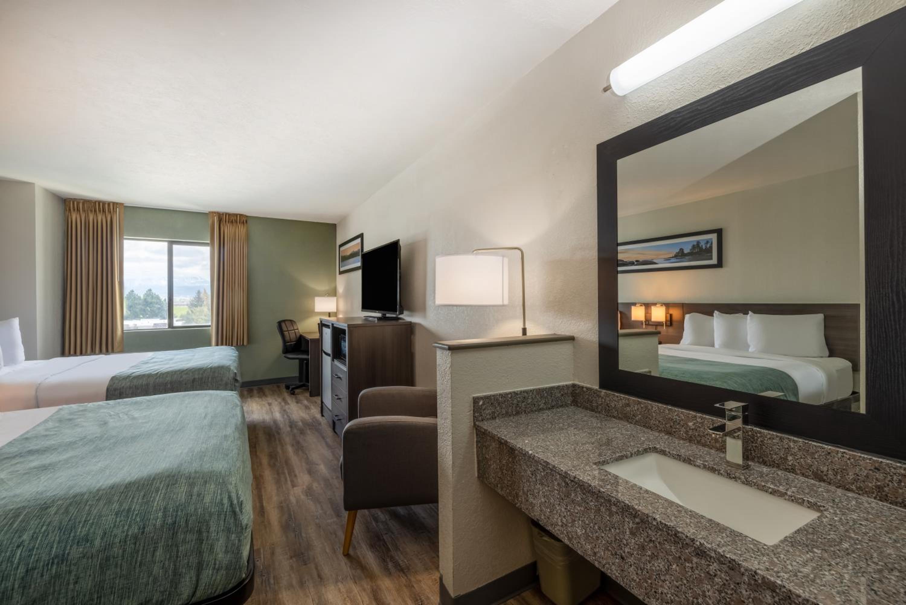 Queen Room with Two Queen Beds - Non-Smoking - Photo 1