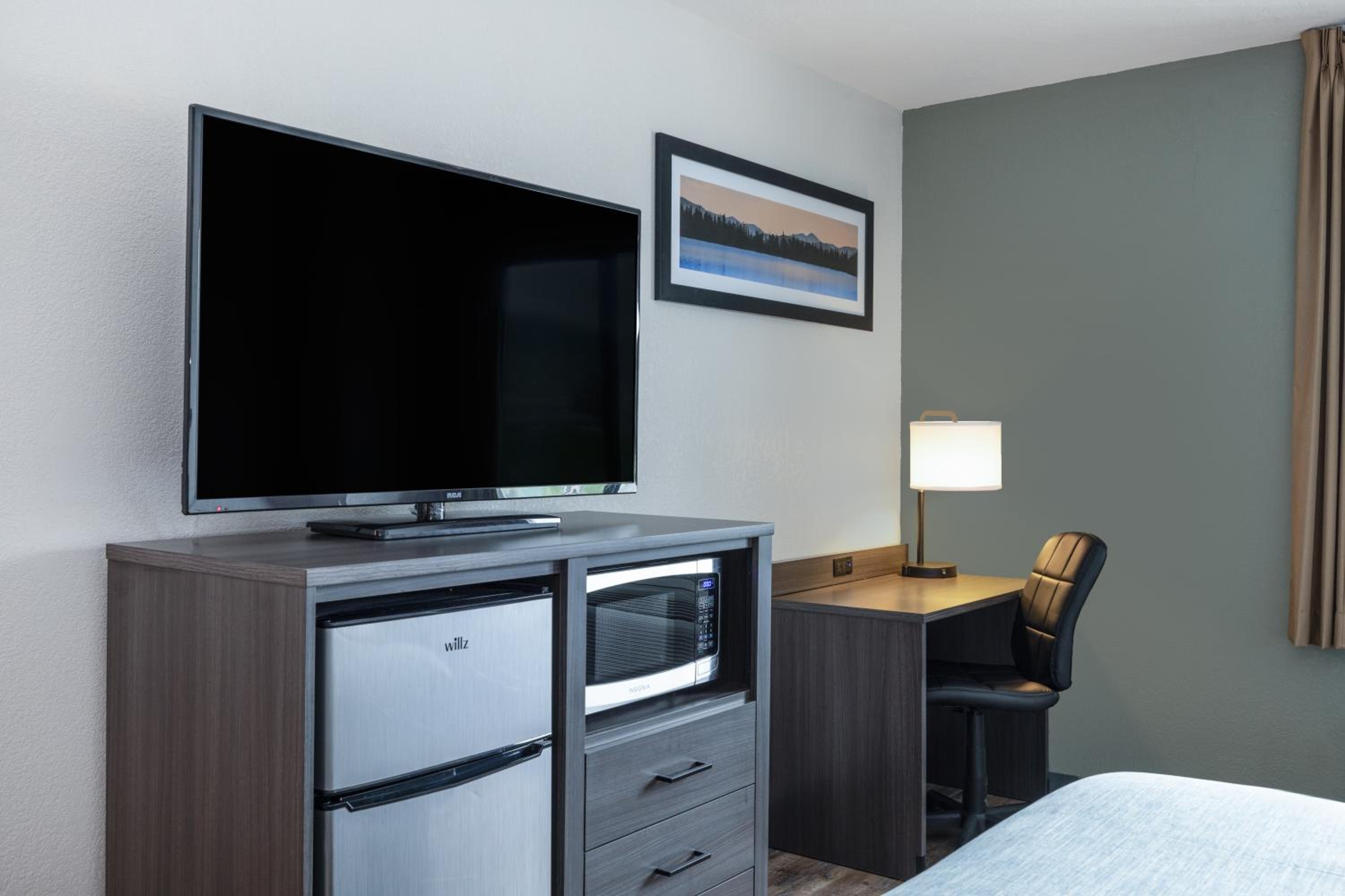 King Suite - Non-Smoking - Photo 5