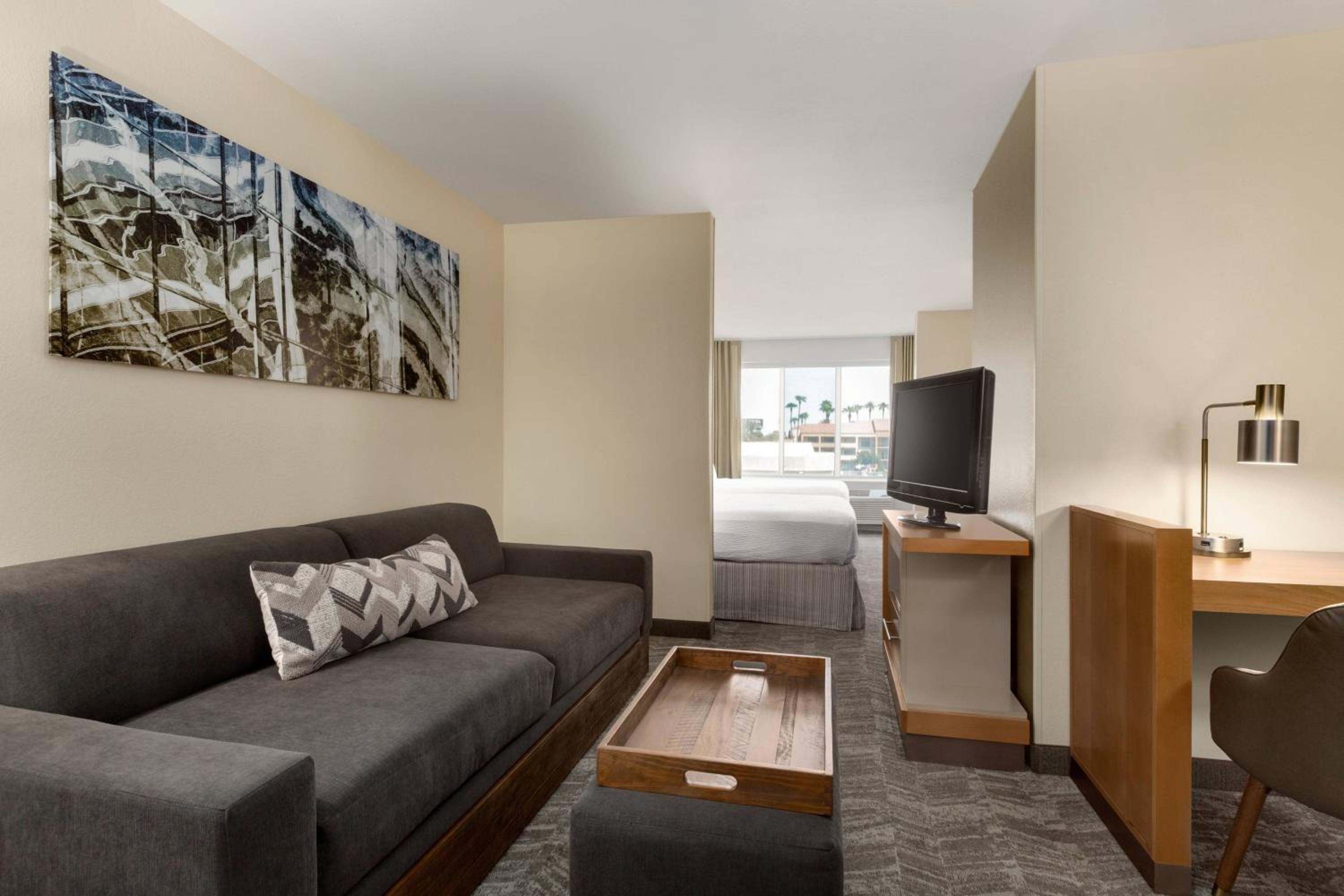 Queen Suite with Sofa Bed - Photo 2