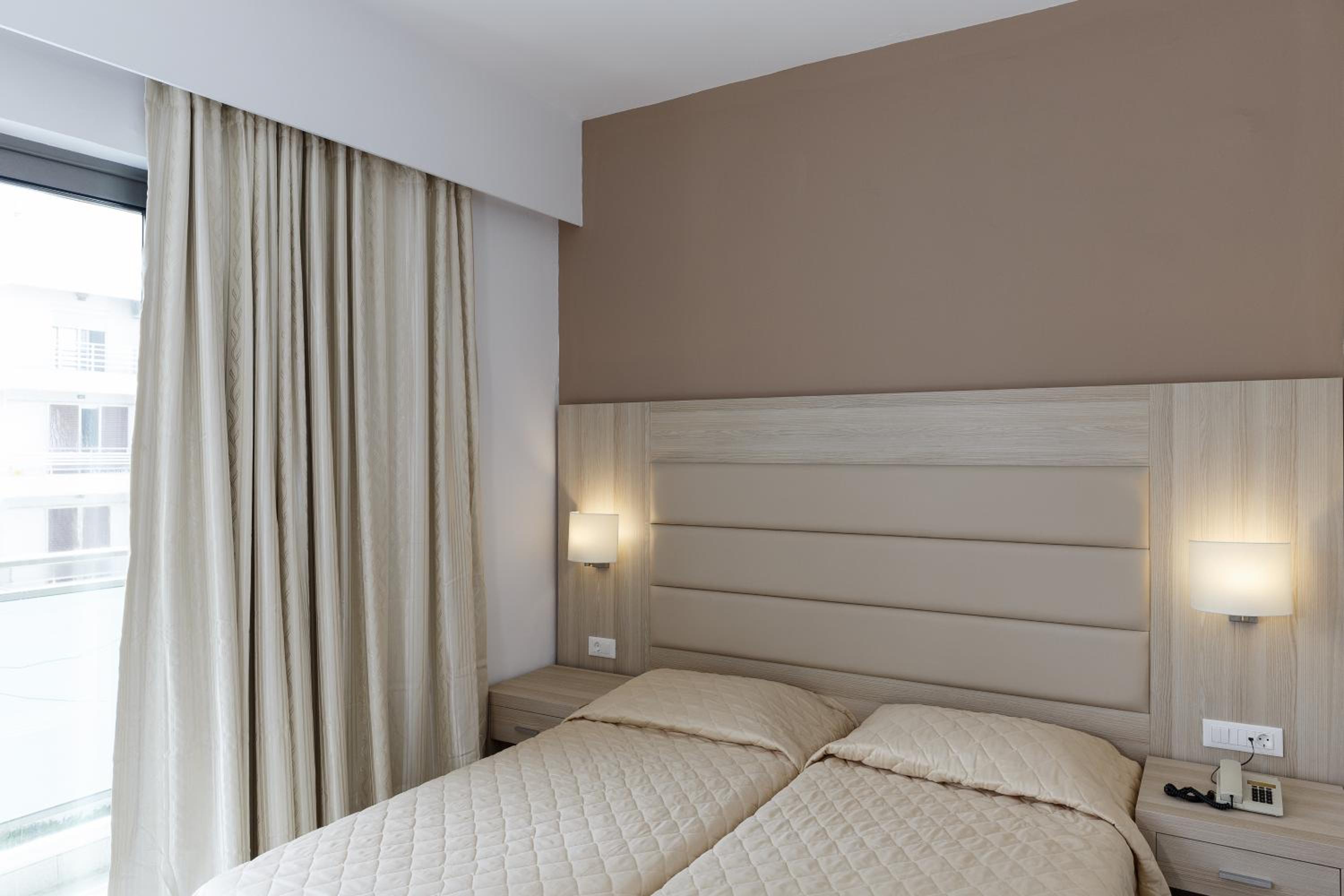 Twin Room with Balcony - Photo 7