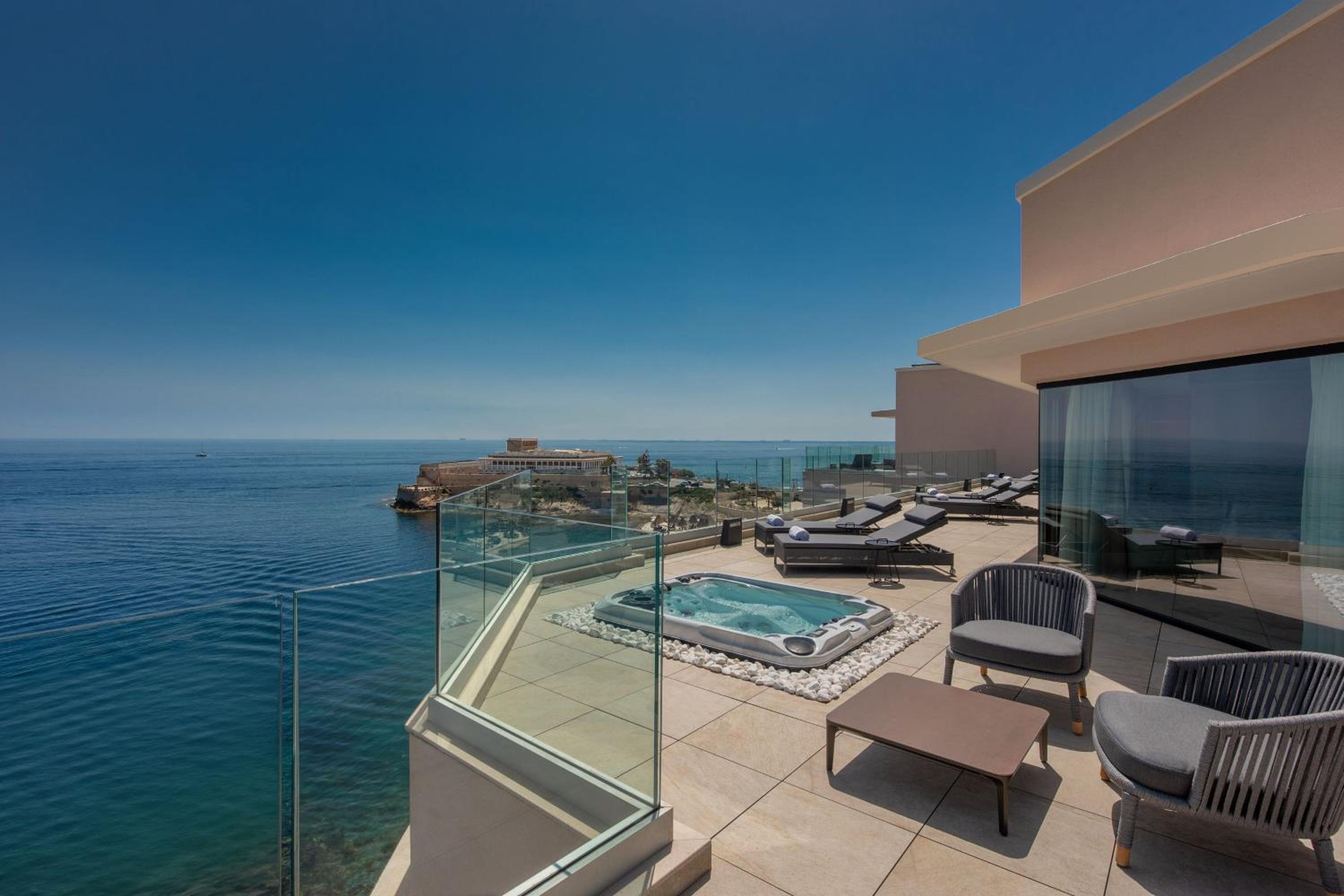 Balcony & Terrace
