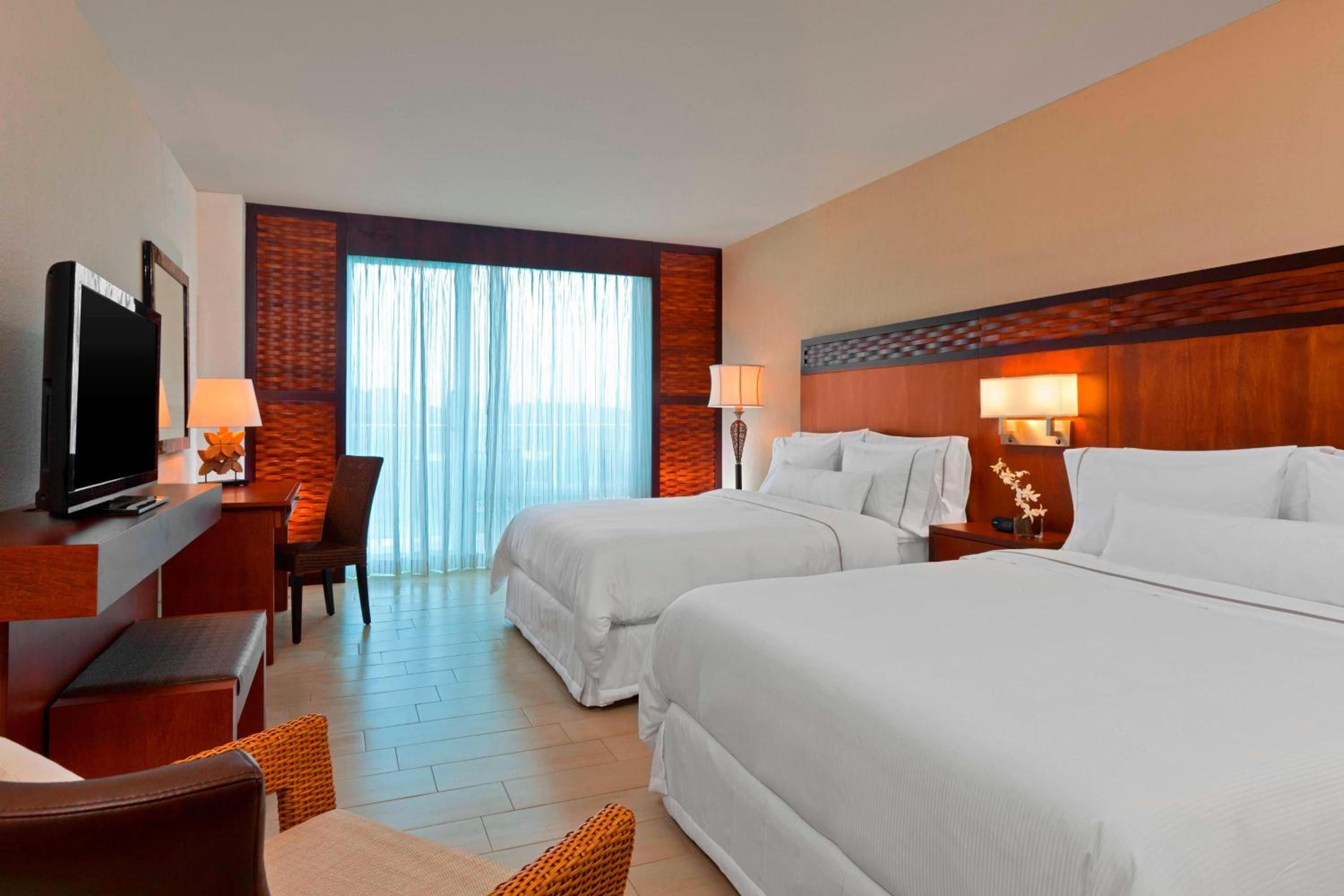 Executive, Green View Club lounge access, Guest room, 2 Queen - Photo 1