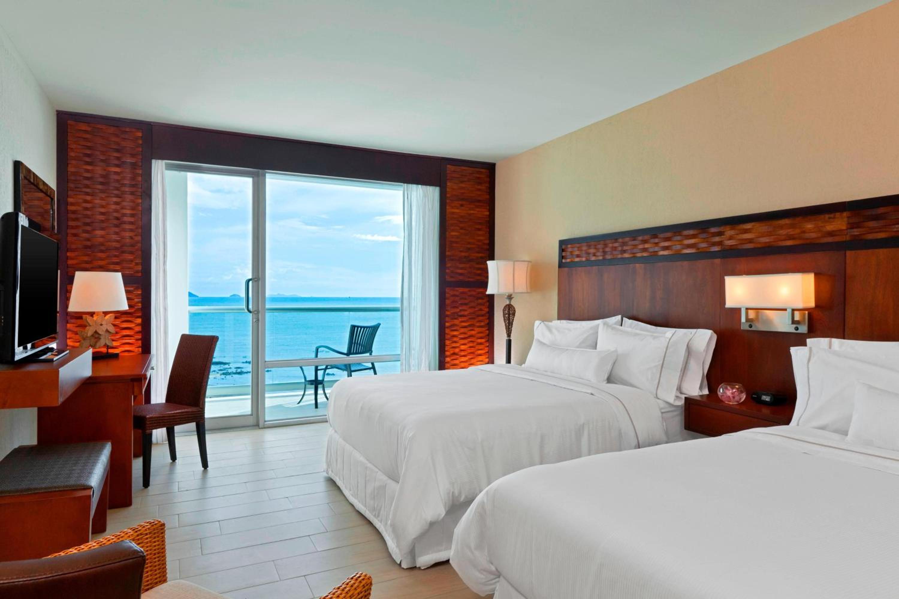Deluxe, Guest room, 2 Queen, Ocean view, Balcony - Photo 1